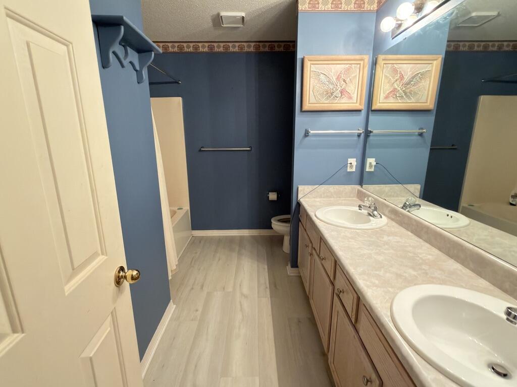 MAGNOLIA SQUARE - Residential