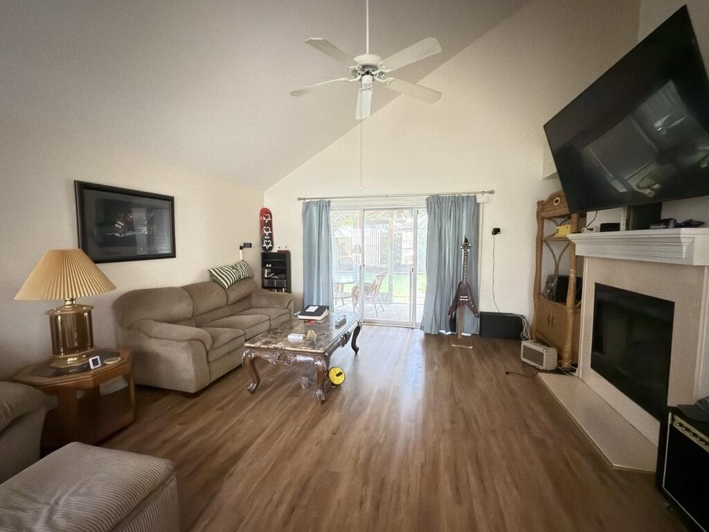 MAGNOLIA SQUARE - Residential