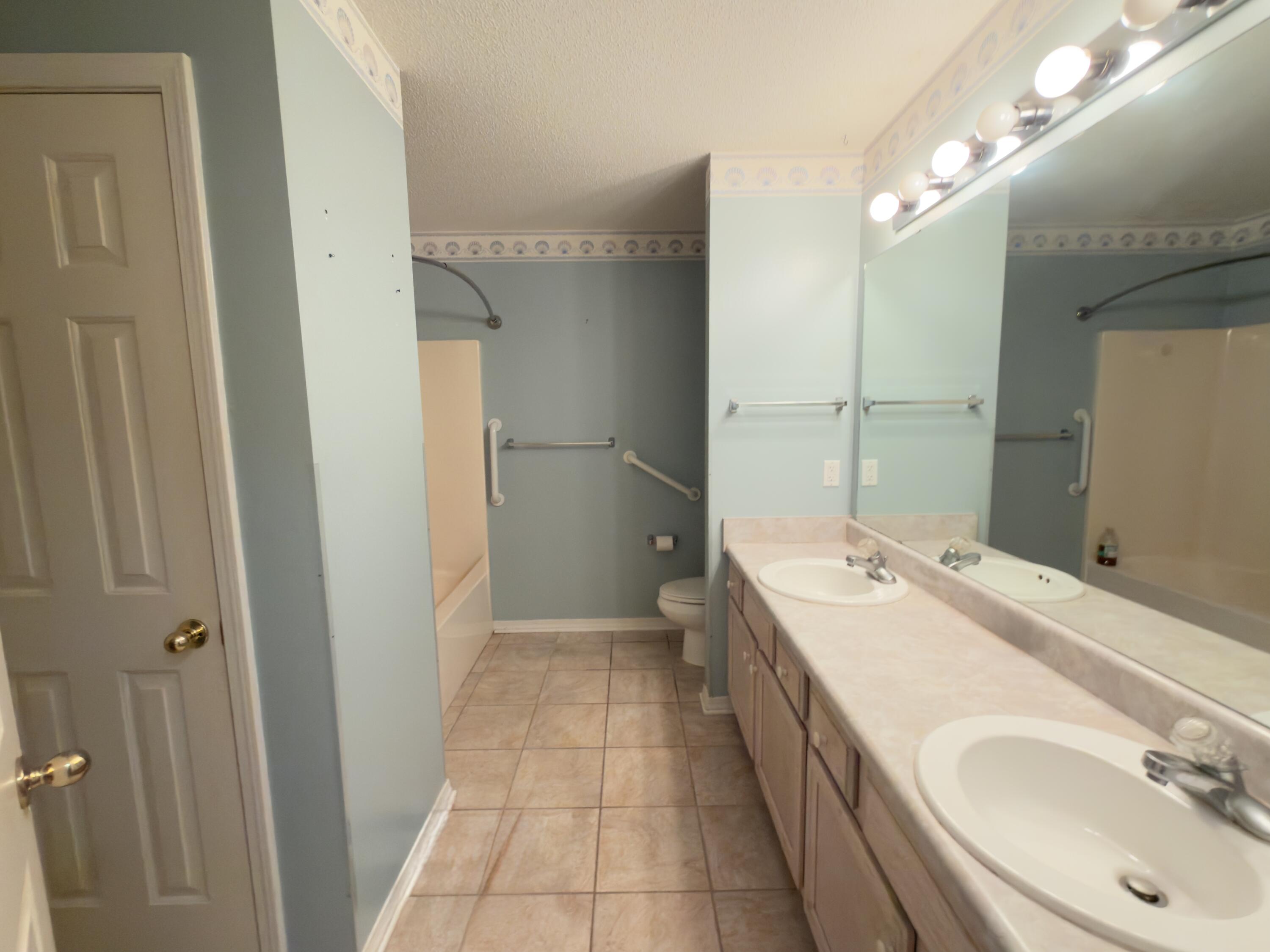 MAGNOLIA SQUARE - Residential