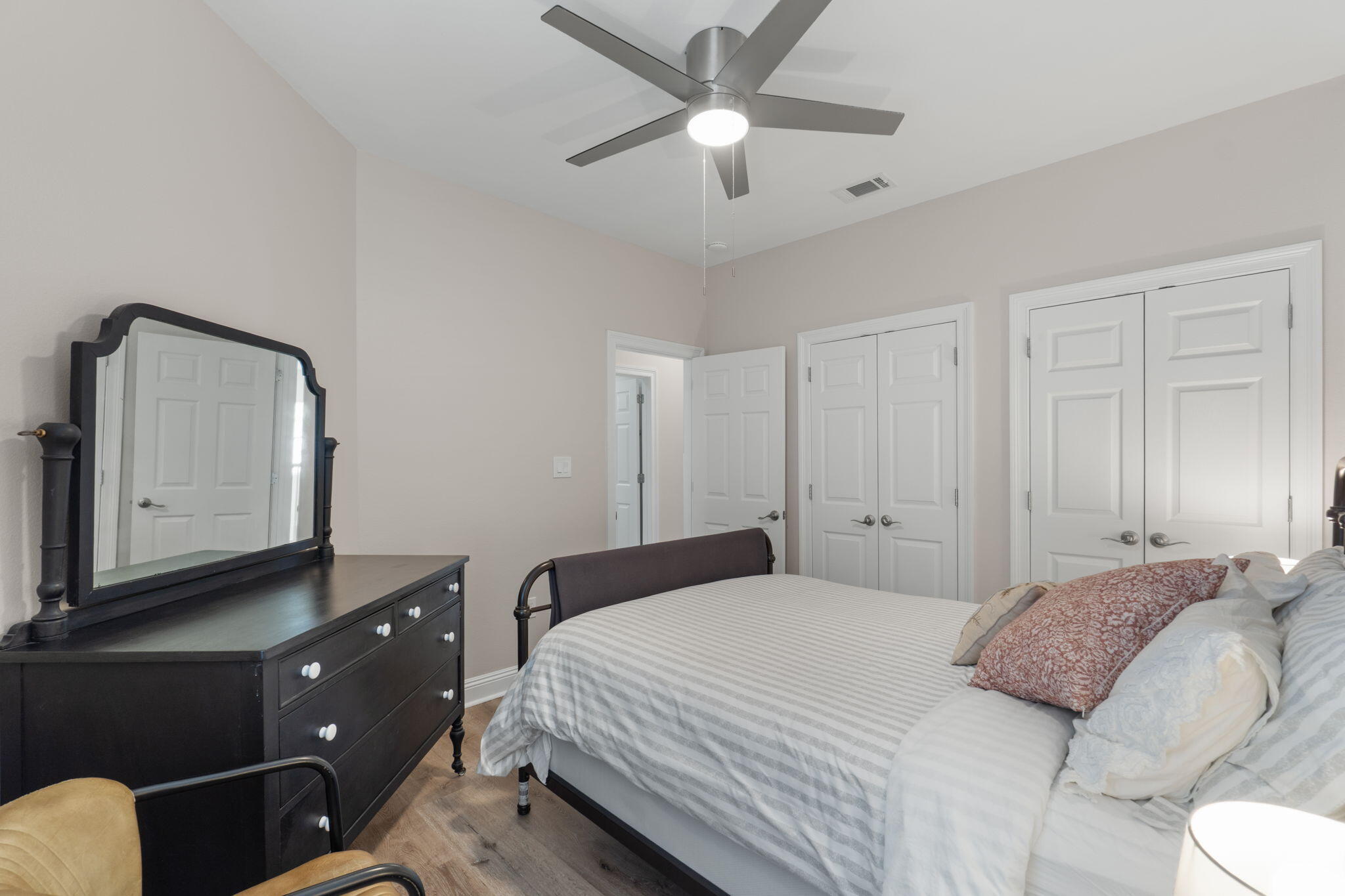 WALTON OAKS TOWNHOMES - Residential