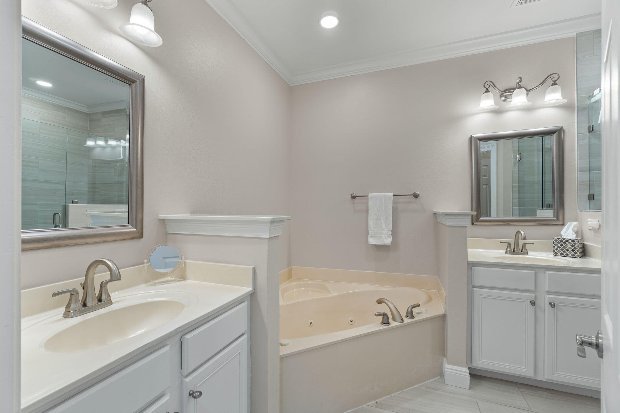 WALTON OAKS TOWNHOMES - Residential