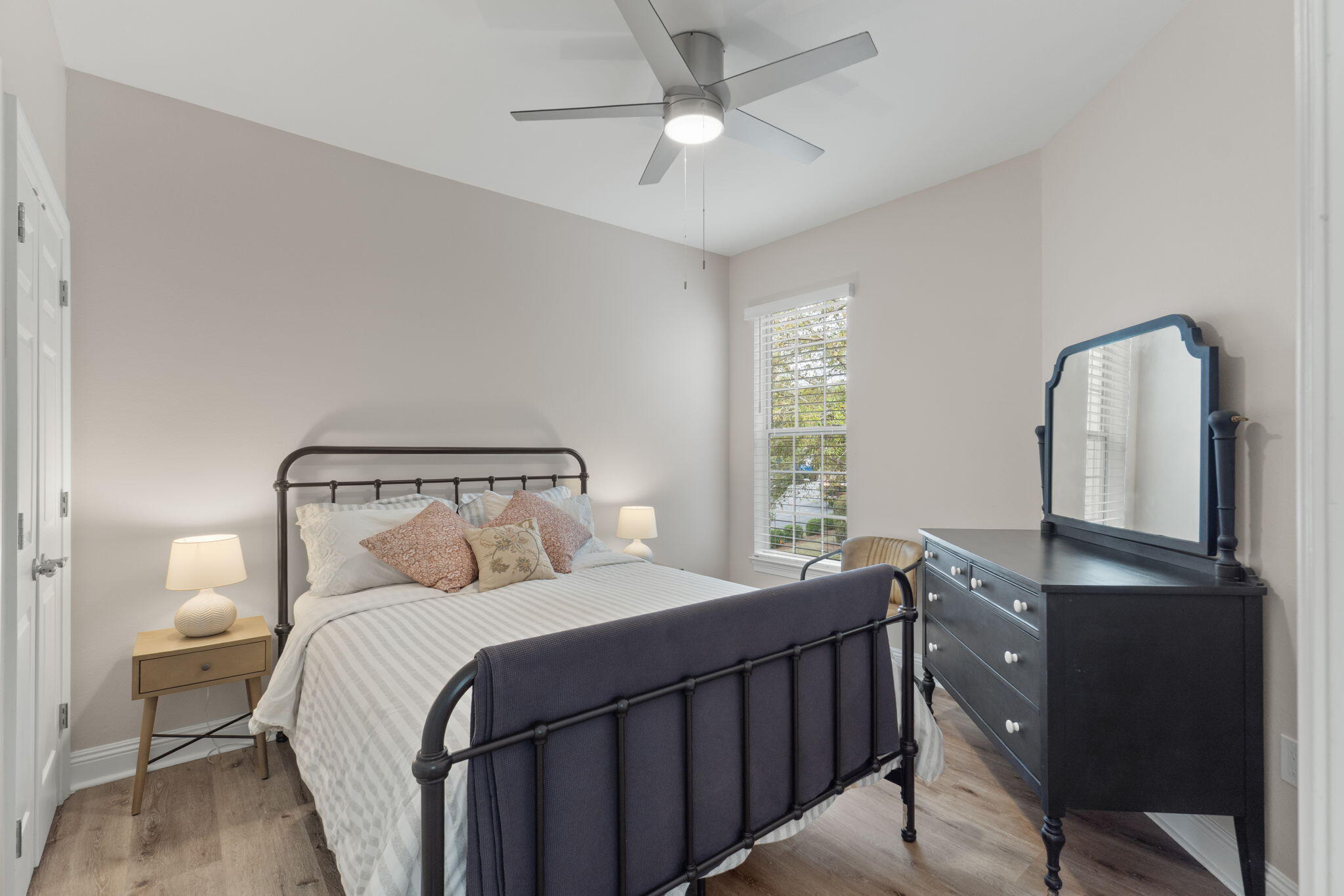 WALTON OAKS TOWNHOMES - Residential