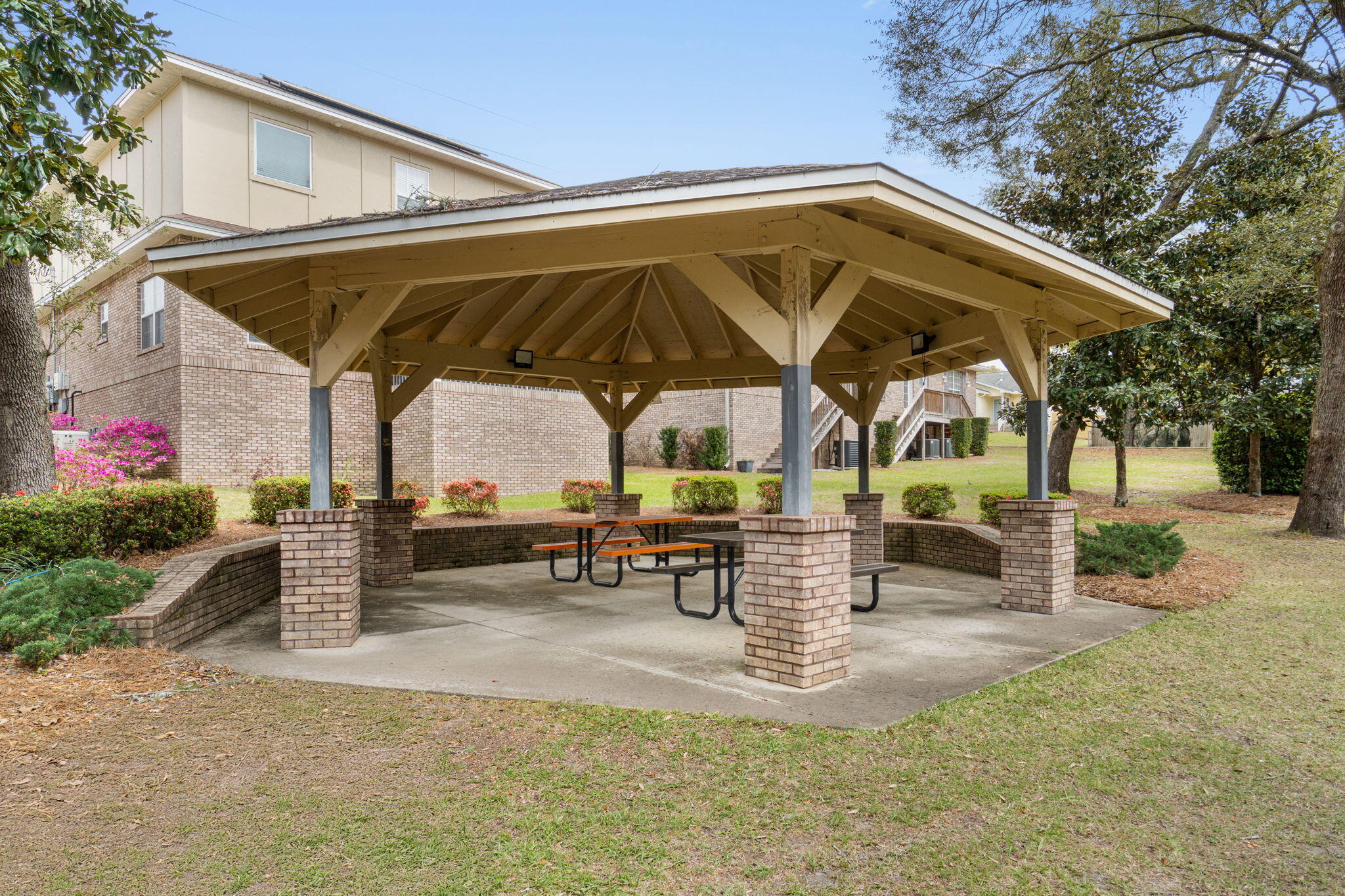 WALTON OAKS TOWNHOMES - Residential