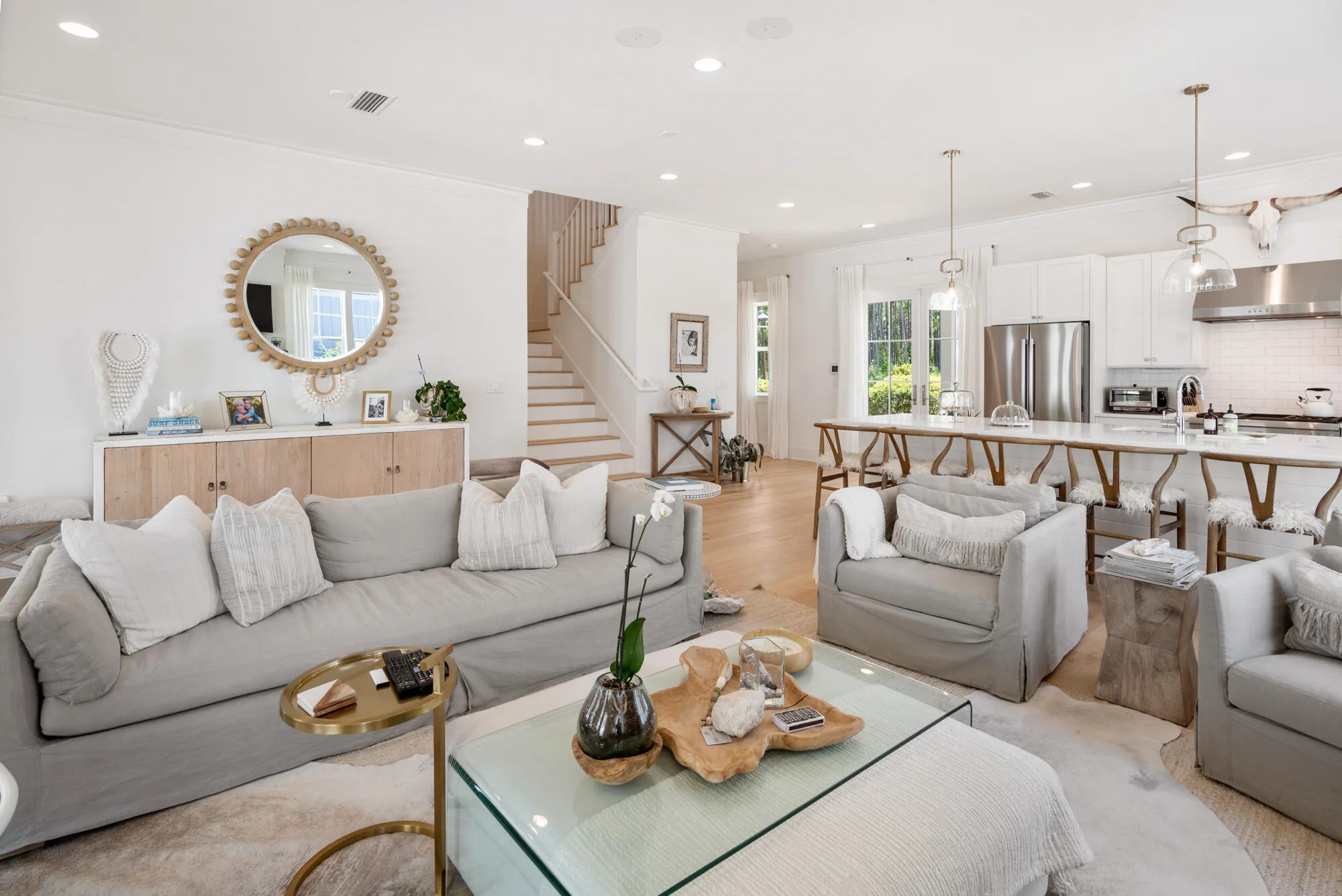 This gorgeous home with 10 ceilings is built by Jason Romair Homes. Lo – image 9
