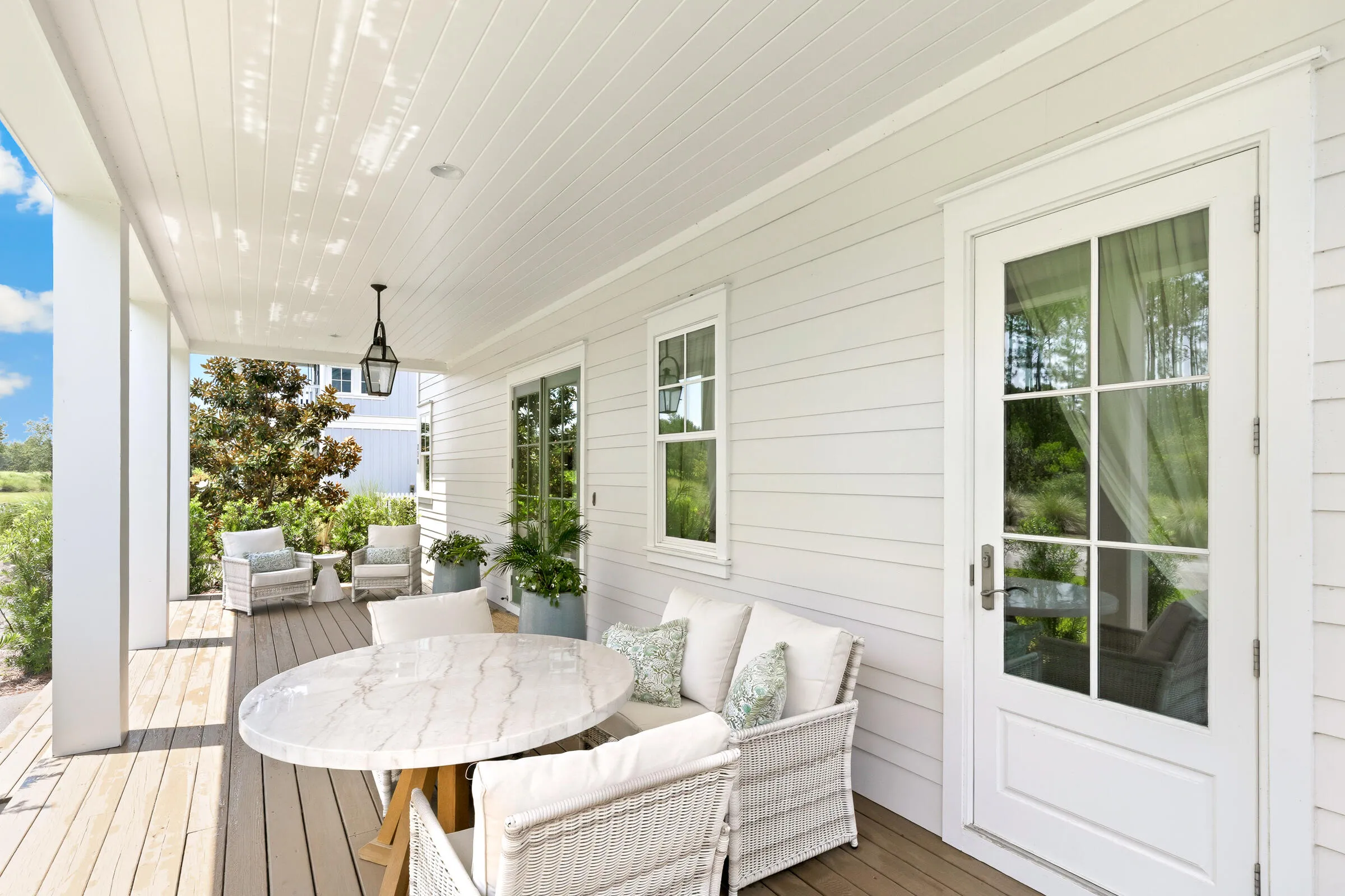 This gorgeous home with 10 ceilings is built by Jason Romair Homes. Lo – image 6