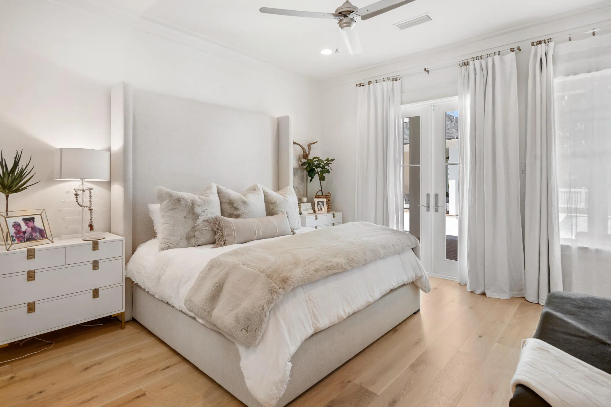 This gorgeous home with 10 ceilings is built by Jason Romair Homes. Lo – image 16