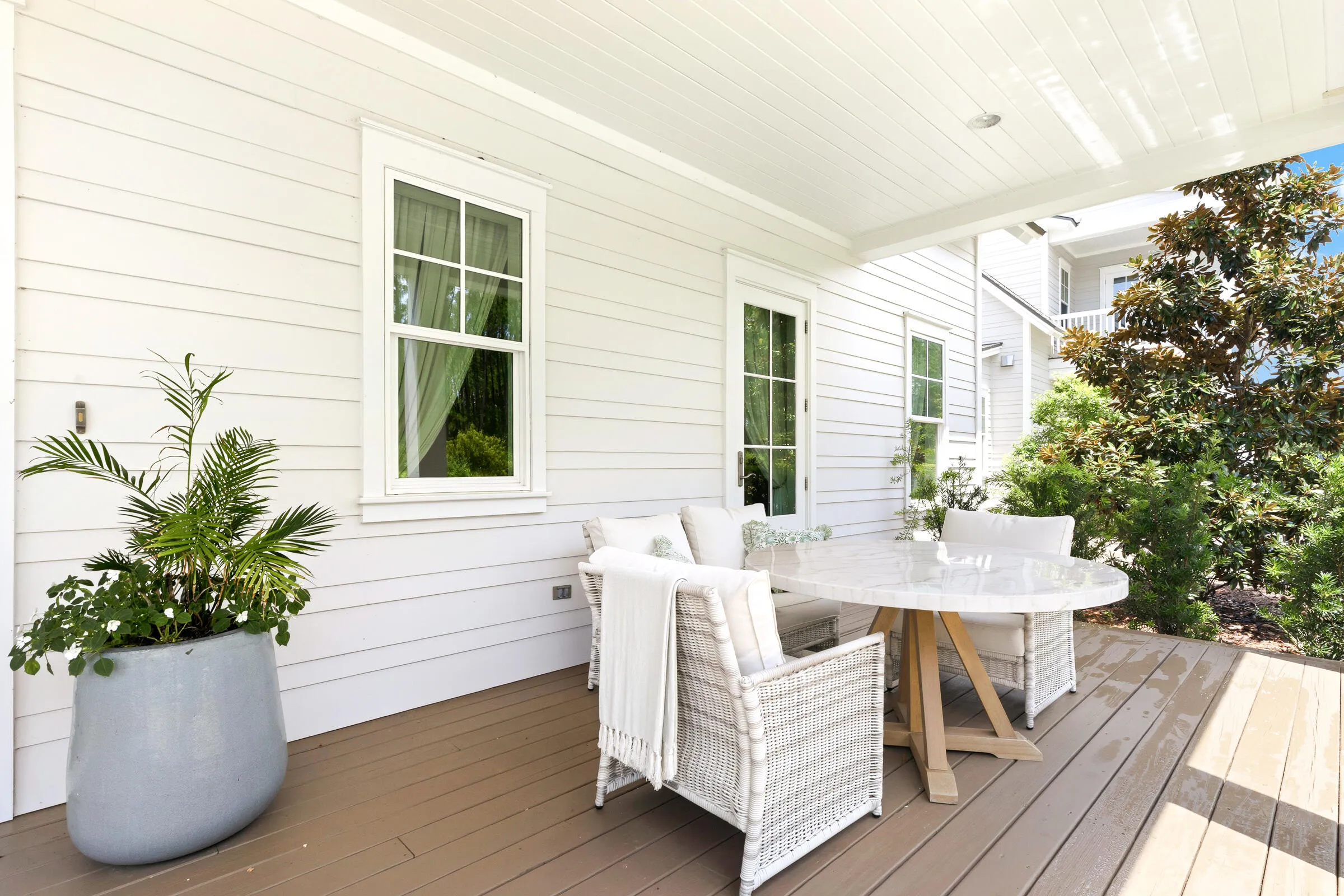 This gorgeous home with 10 ceilings is built by Jason Romair Homes. Lo – image 5