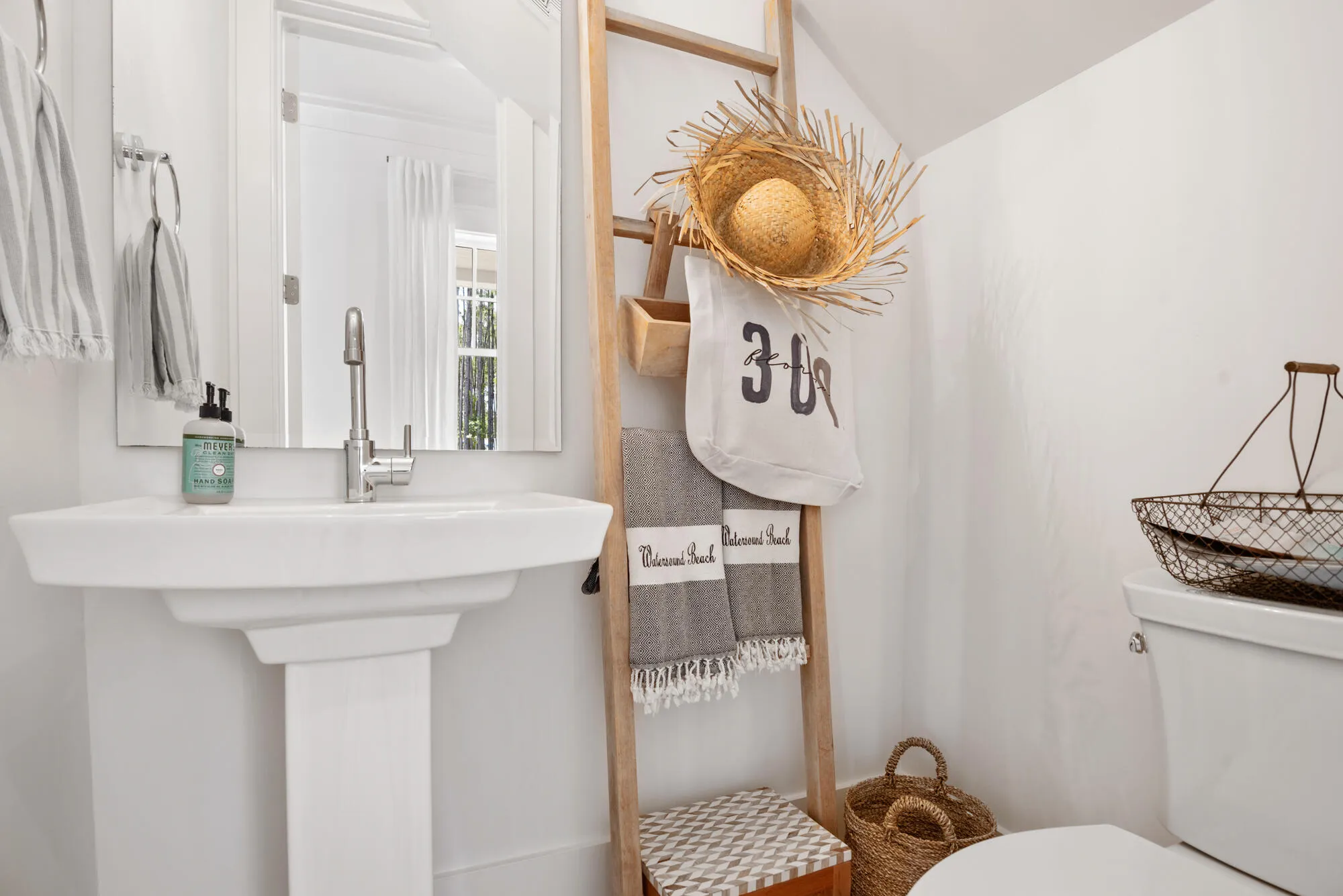 This gorgeous home with 10 ceilings is built by Jason Romair Homes. Lo – image 15