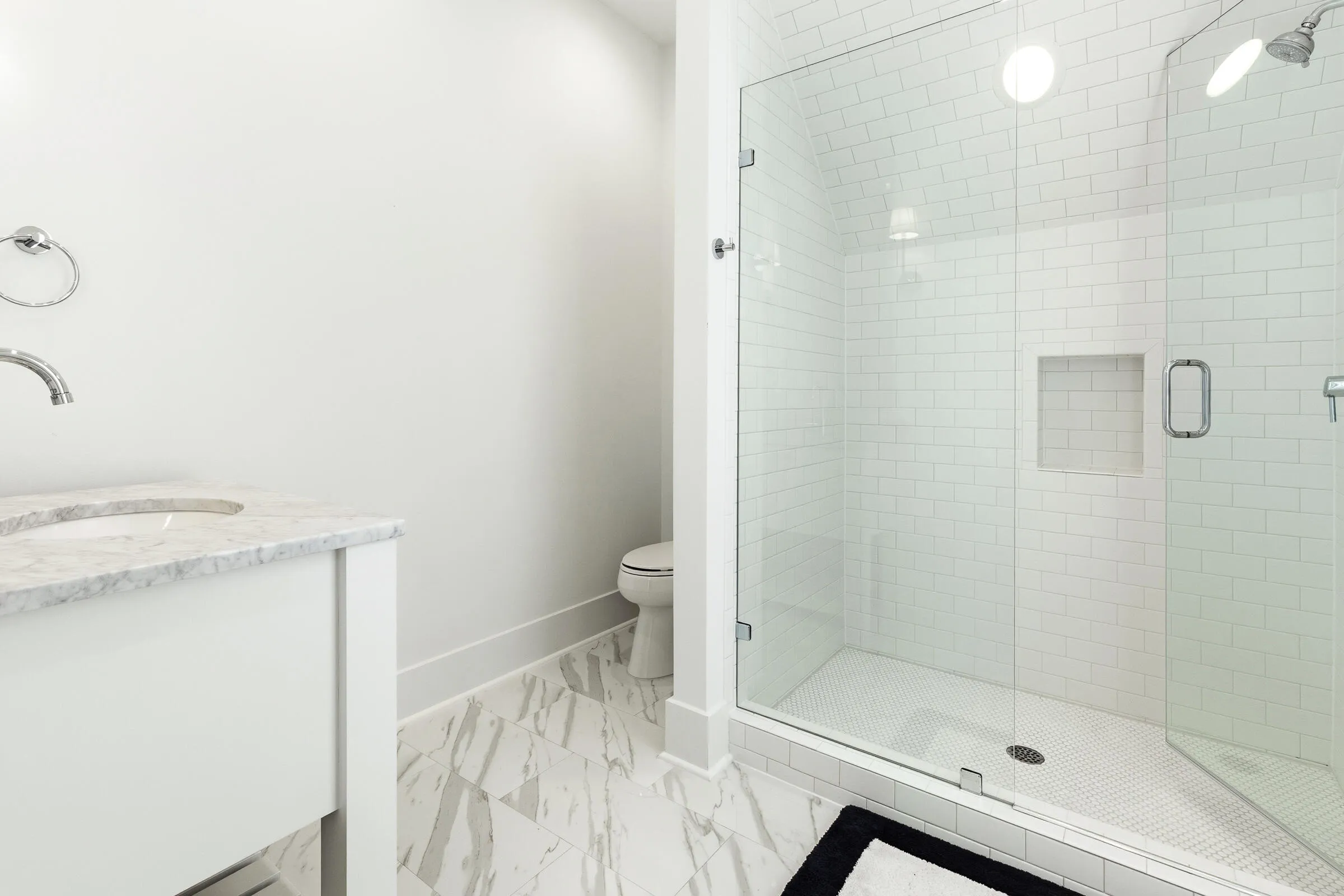 This gorgeous home with 10 ceilings is built by Jason Romair Homes. Lo – image 31
