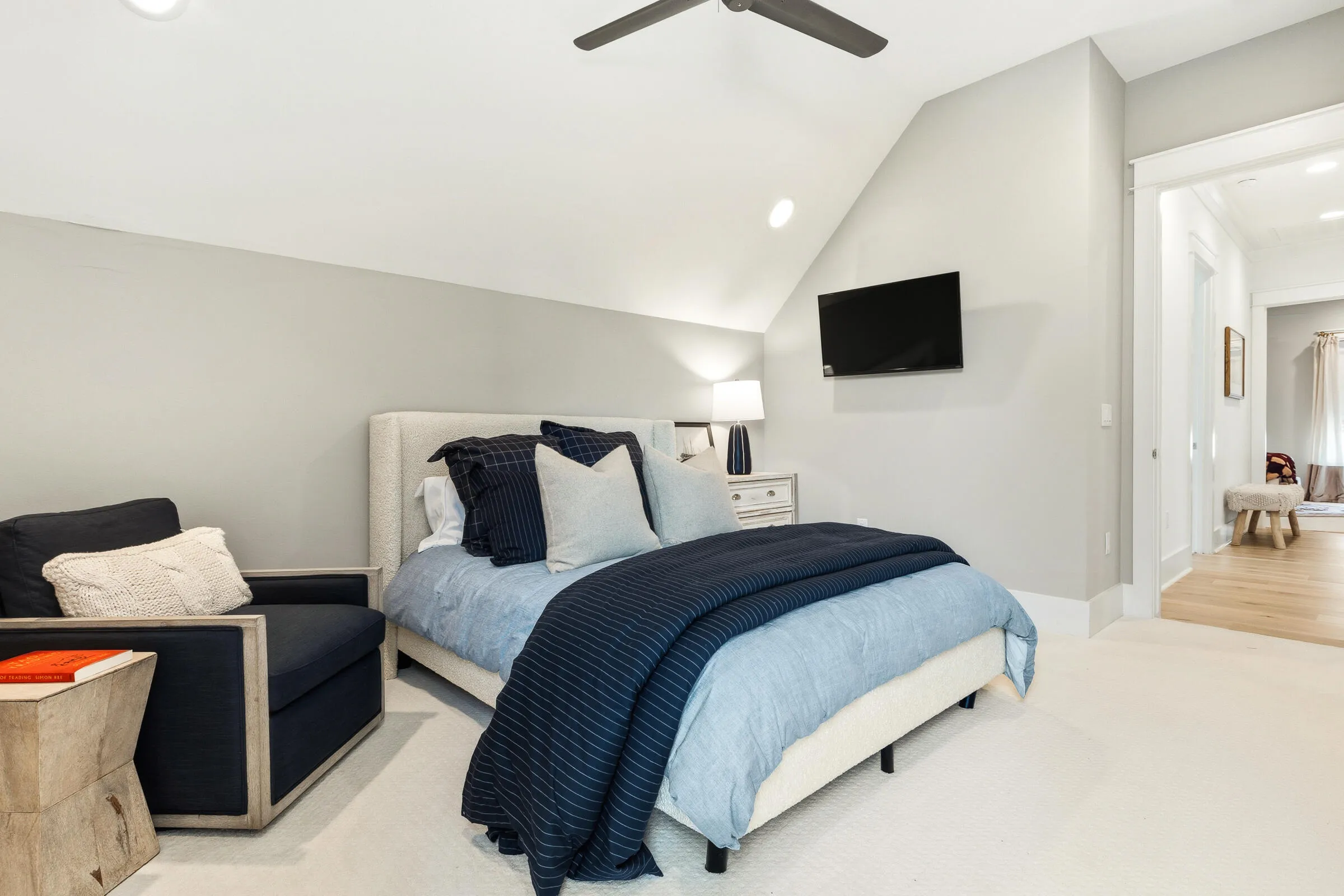 This gorgeous home with 10 ceilings is built by Jason Romair Homes. Lo – image 30