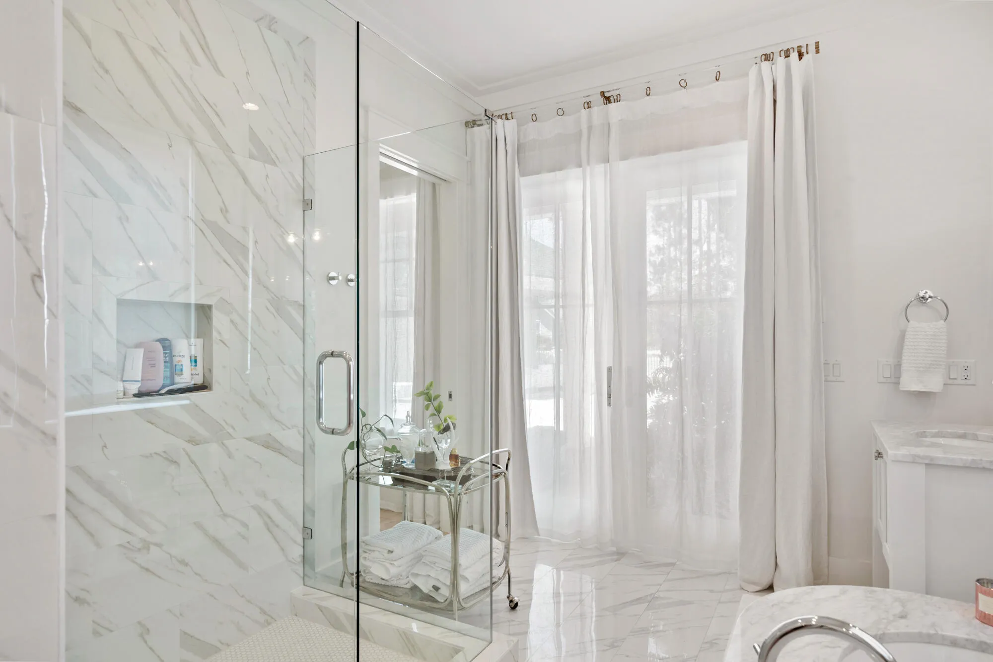 This gorgeous home with 10 ceilings is built by Jason Romair Homes. Lo – image 18