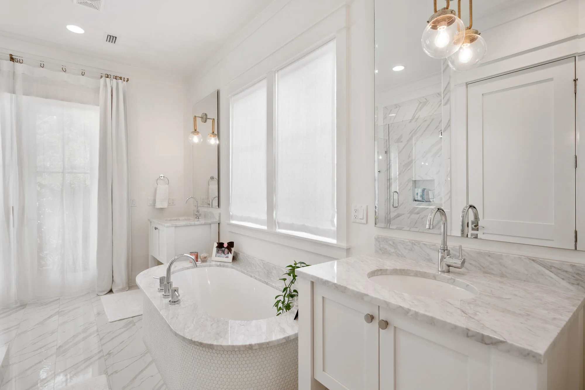 This gorgeous home with 10 ceilings is built by Jason Romair Homes. Lo – image 19