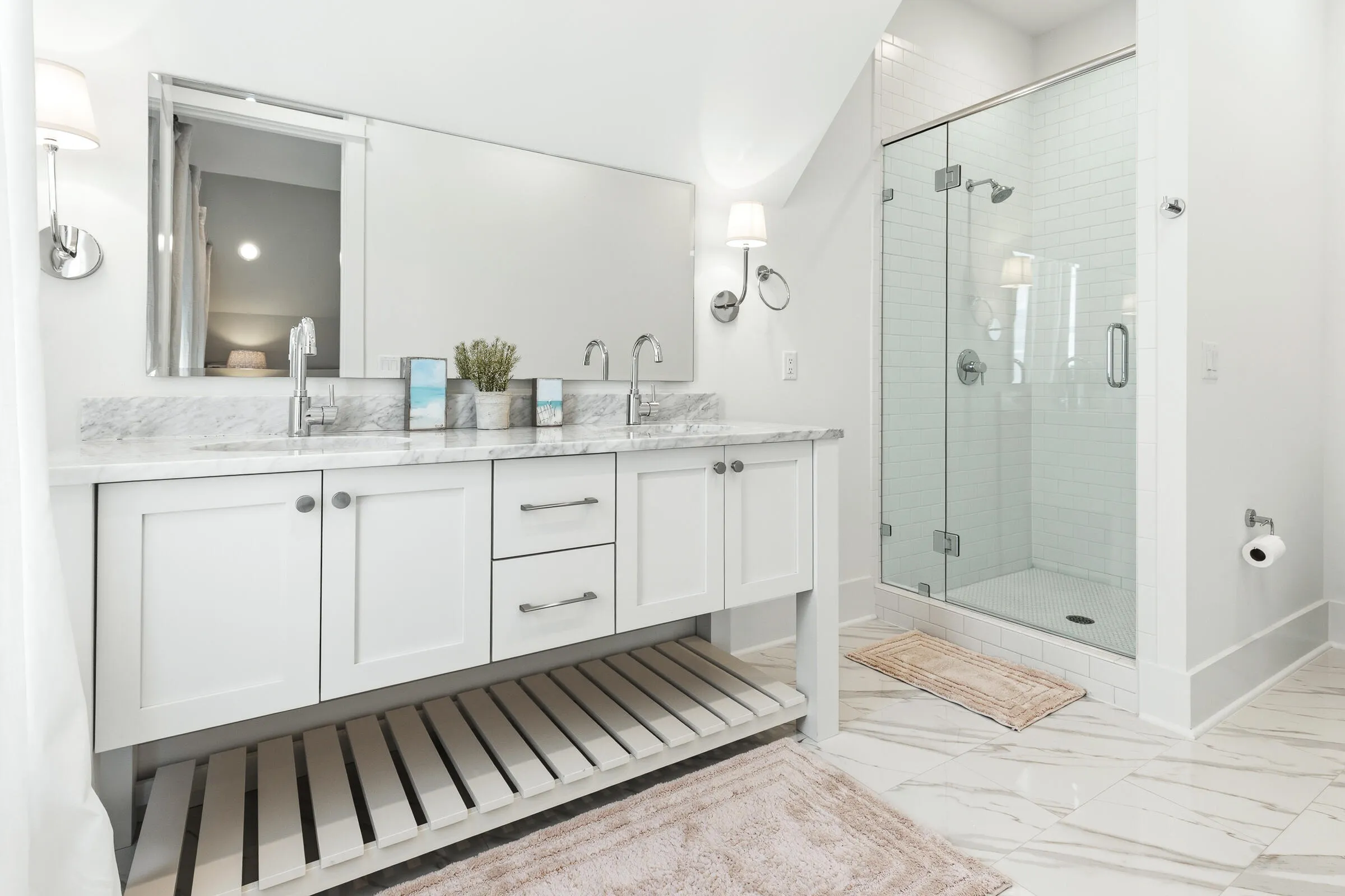 This gorgeous home with 10 ceilings is built by Jason Romair Homes. Lo – image 25