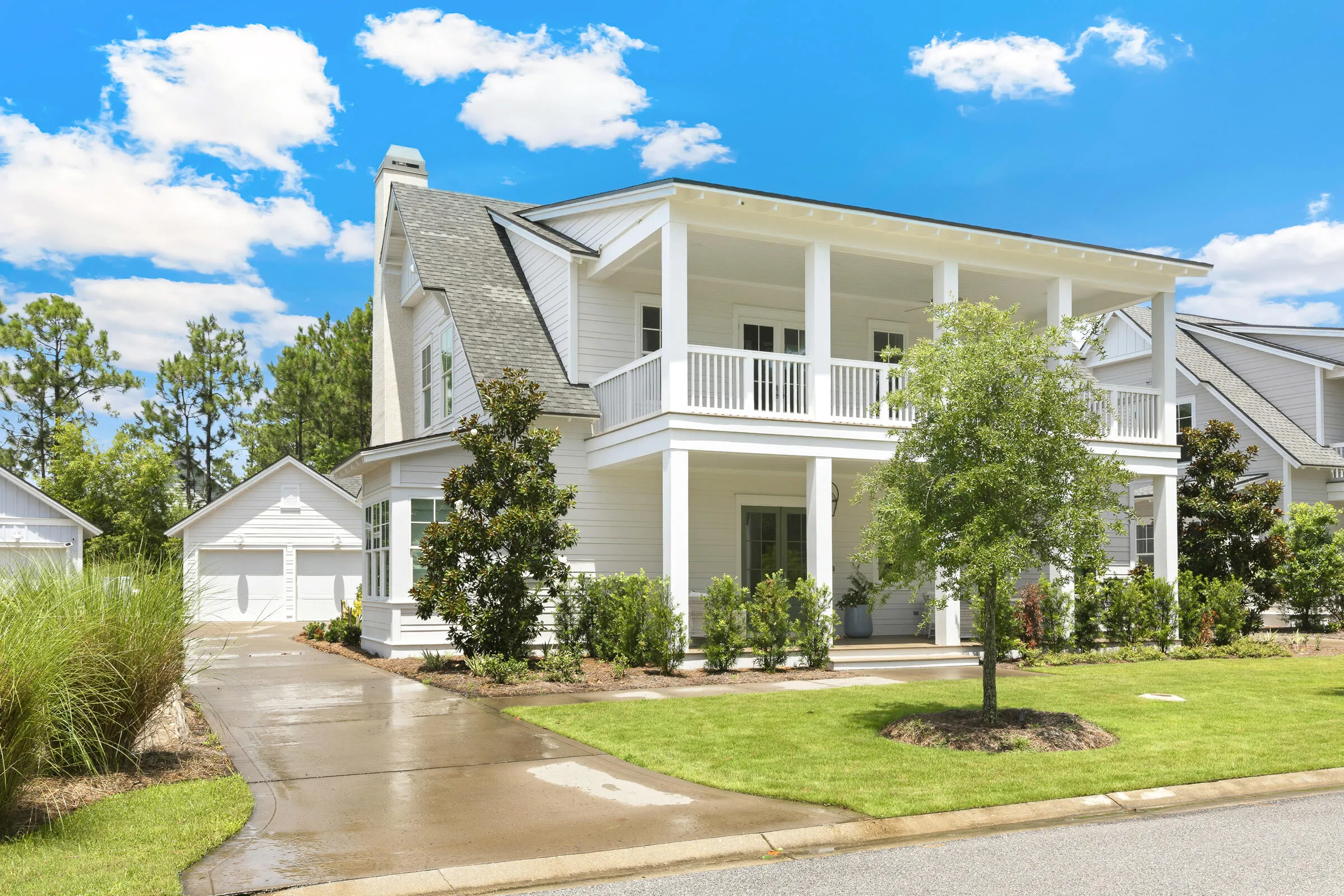 This gorgeous home with 10 ceilings is built by Jason Romair Homes. Lo – image 3