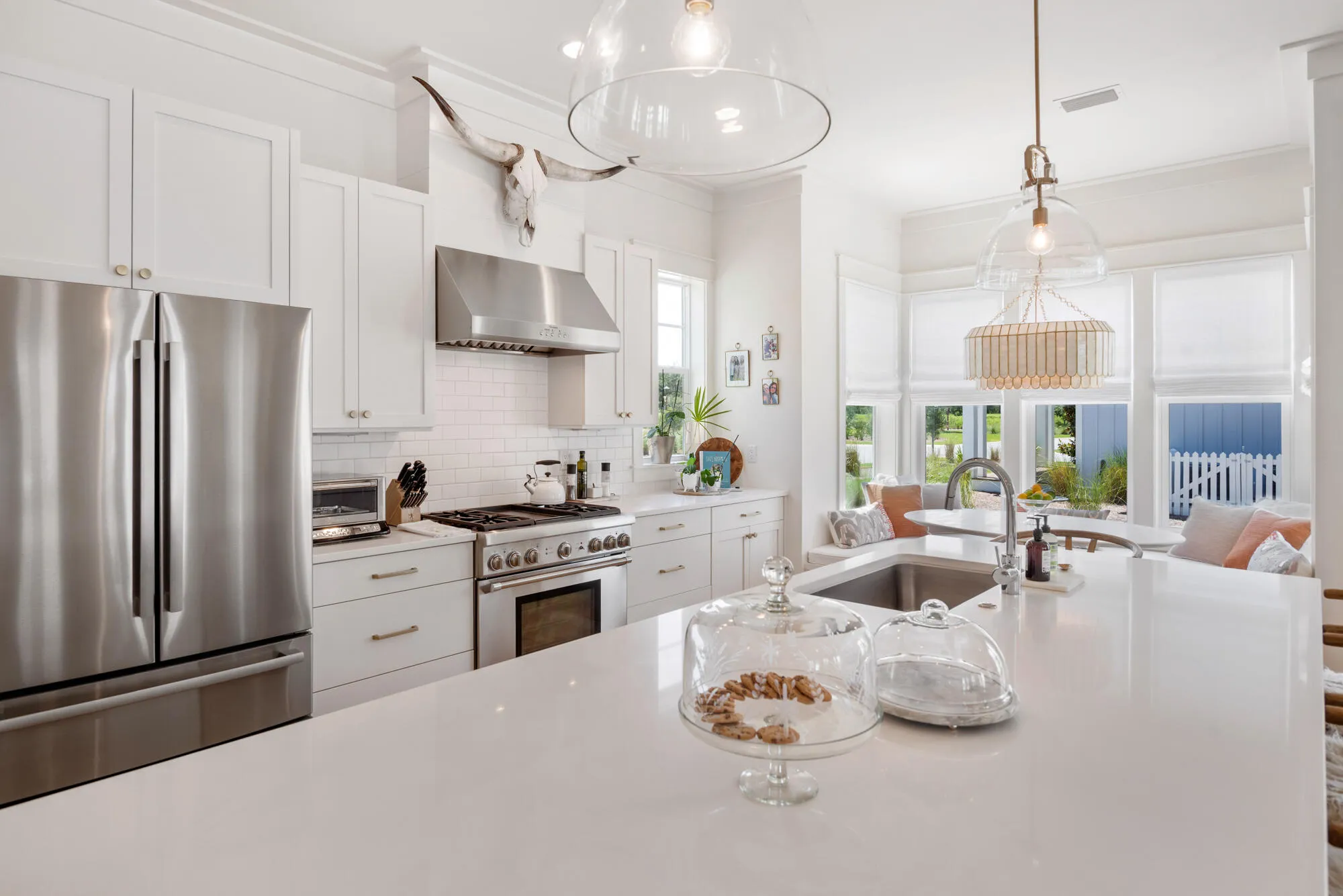This gorgeous home with 10 ceilings is built by Jason Romair Homes. Lo – image 11