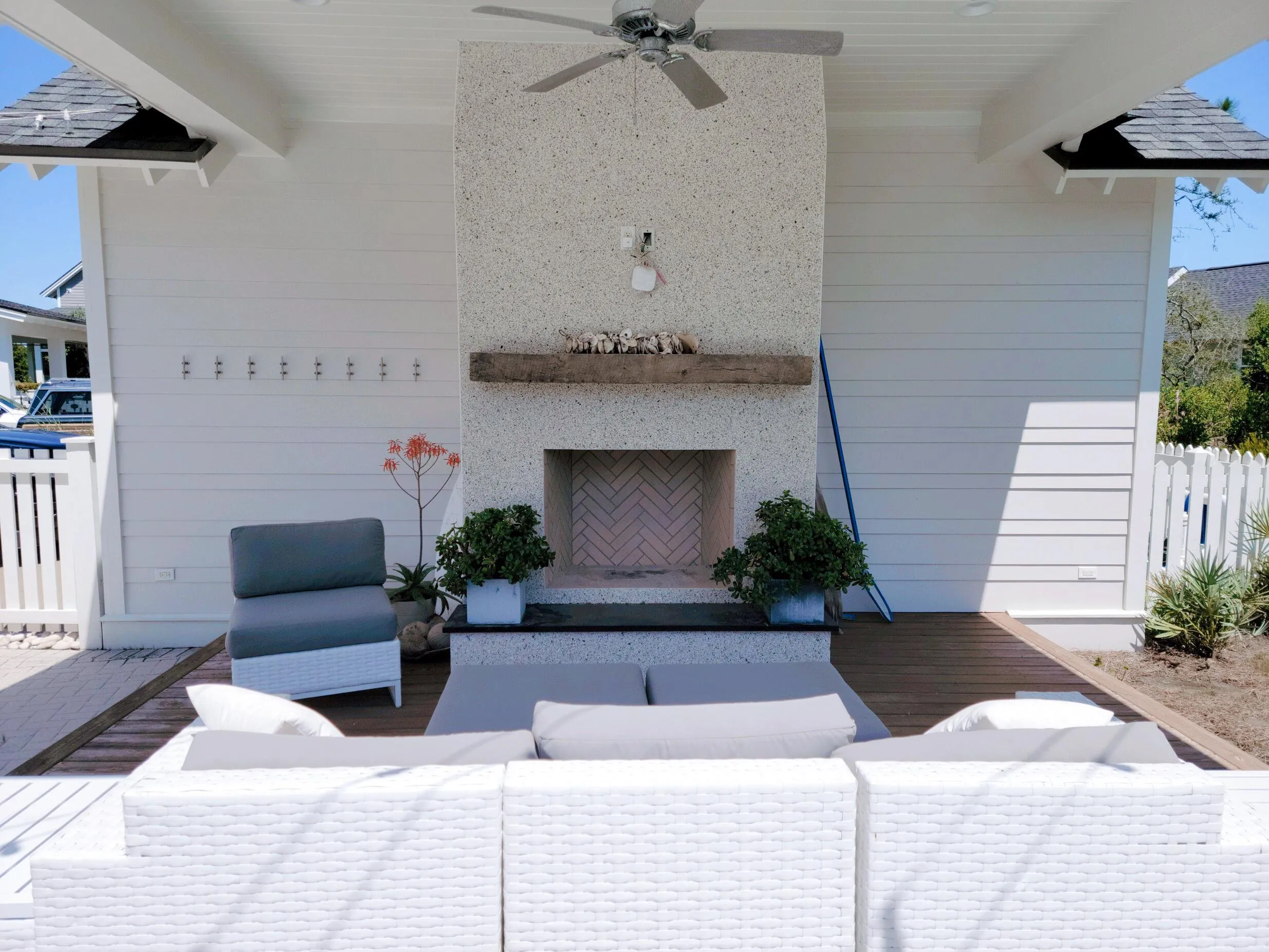 This gorgeous home with 10 ceilings is built by Jason Romair Homes. Lo – image 47