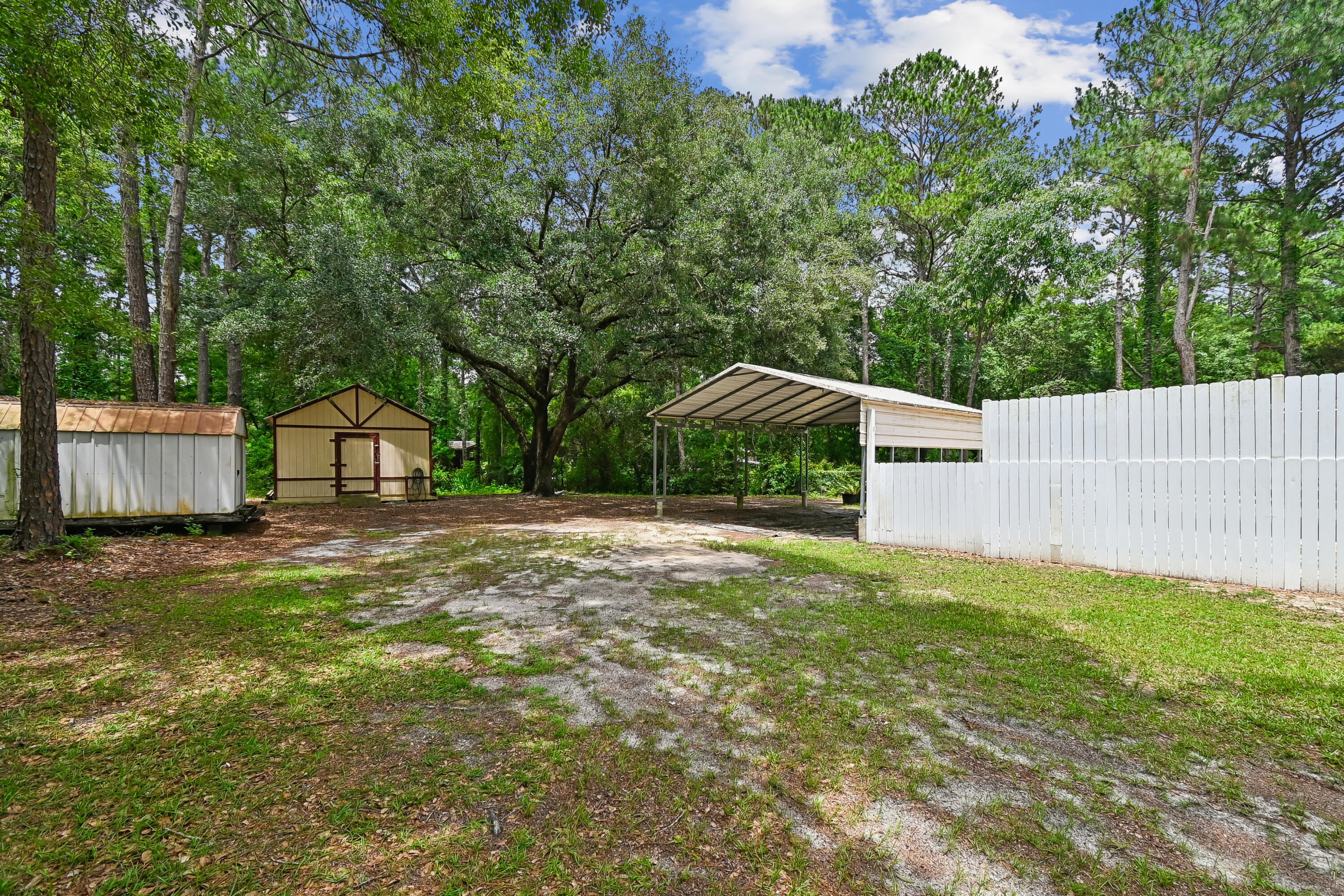 Lot 100 CREEKSIDE S/D OR 1170-217. - Residential
