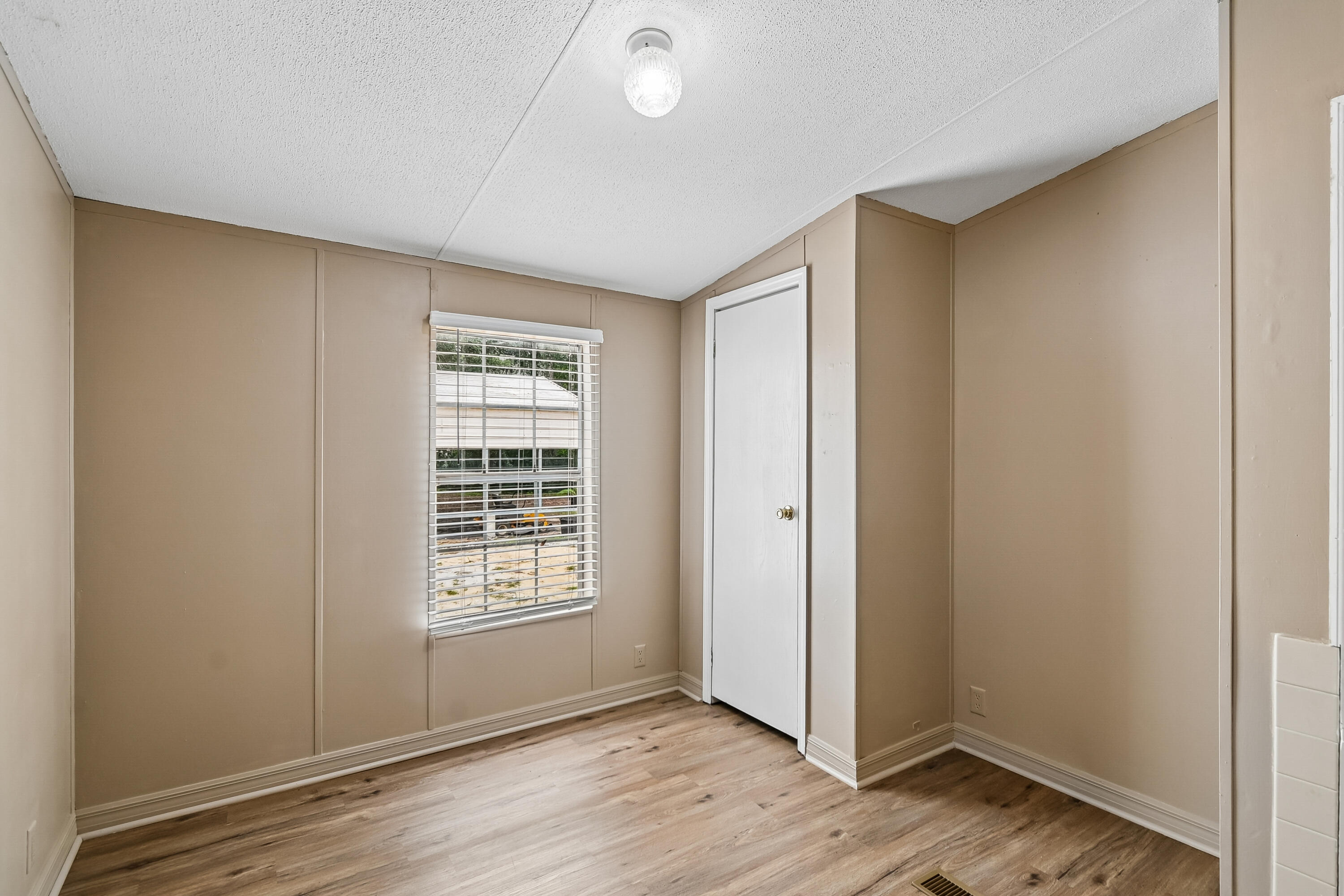 Lot 100 CREEKSIDE S/D OR 1170-217. - Residential