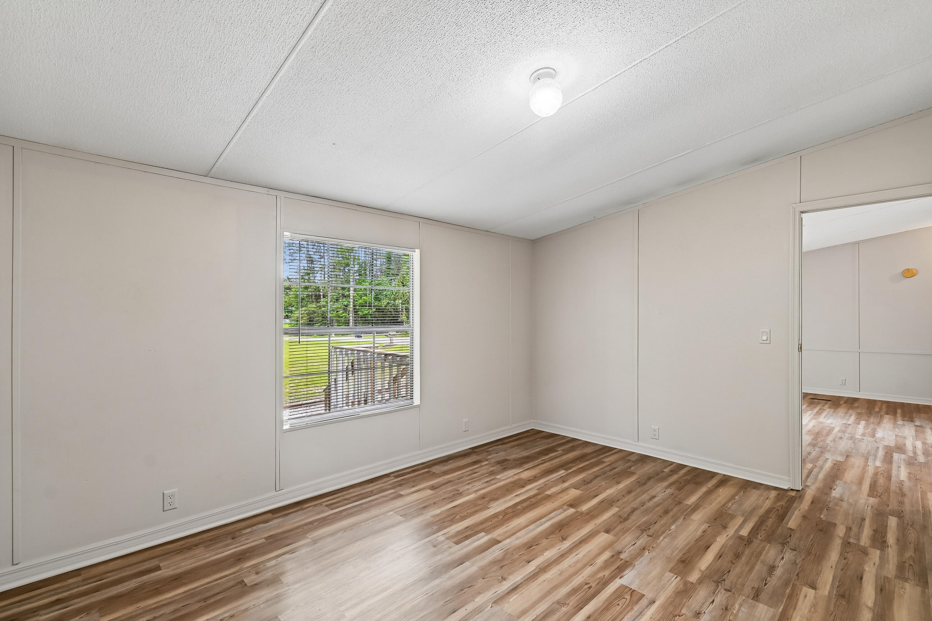 Lot 100 CREEKSIDE S/D OR 1170-217. - Residential