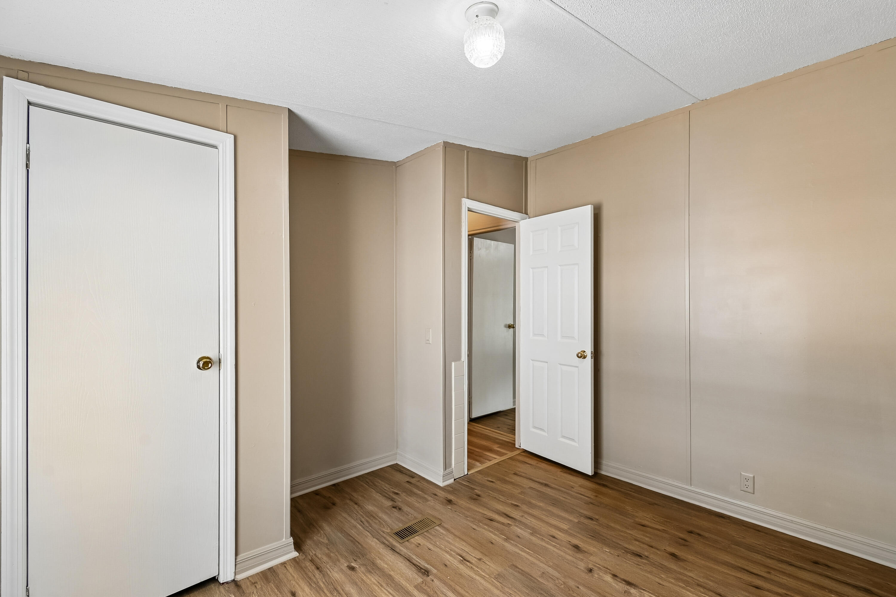 Lot 100 CREEKSIDE S/D OR 1170-217. - Residential