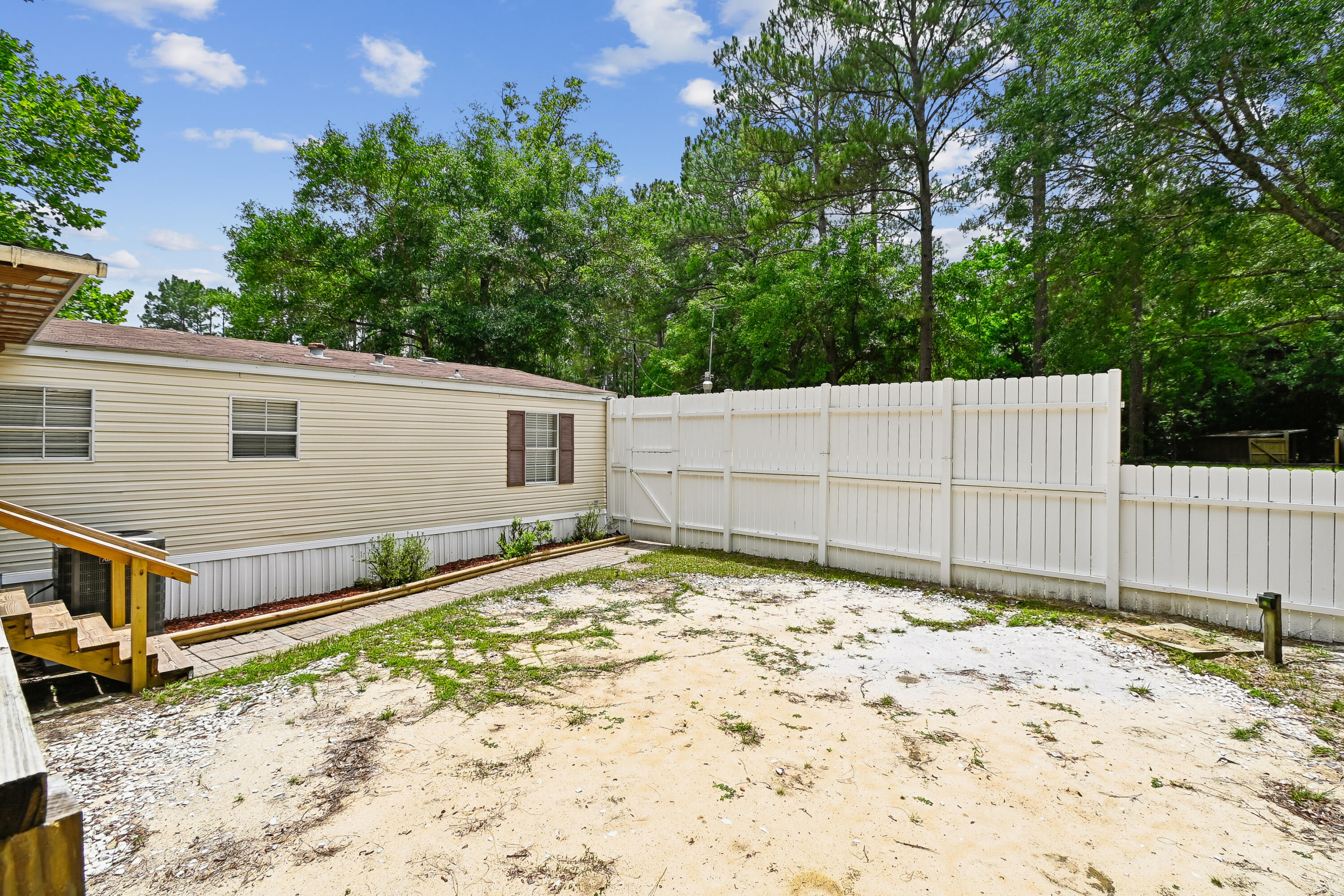 Lot 100 CREEKSIDE S/D OR 1170-217. - Residential