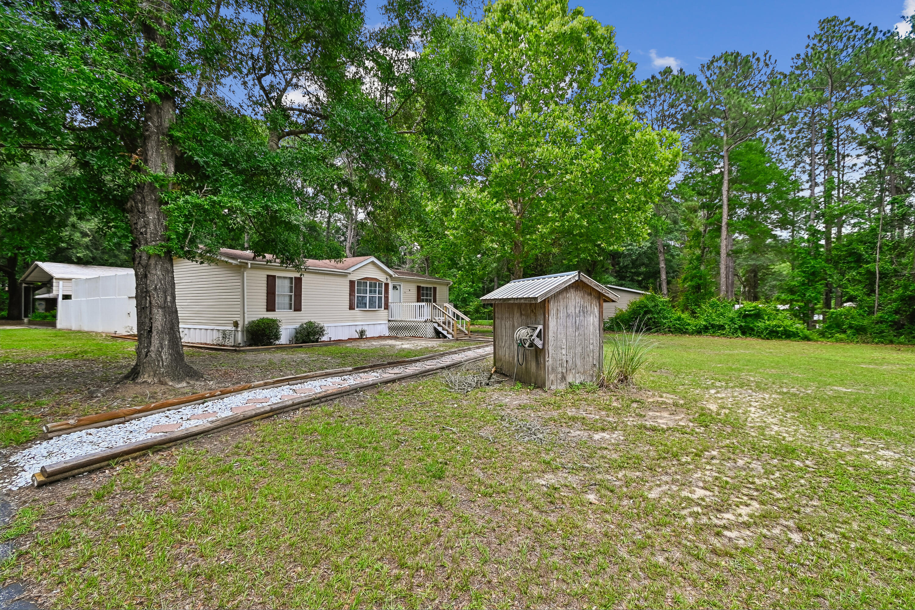 Lot 100 CREEKSIDE S/D OR 1170-217. - Residential