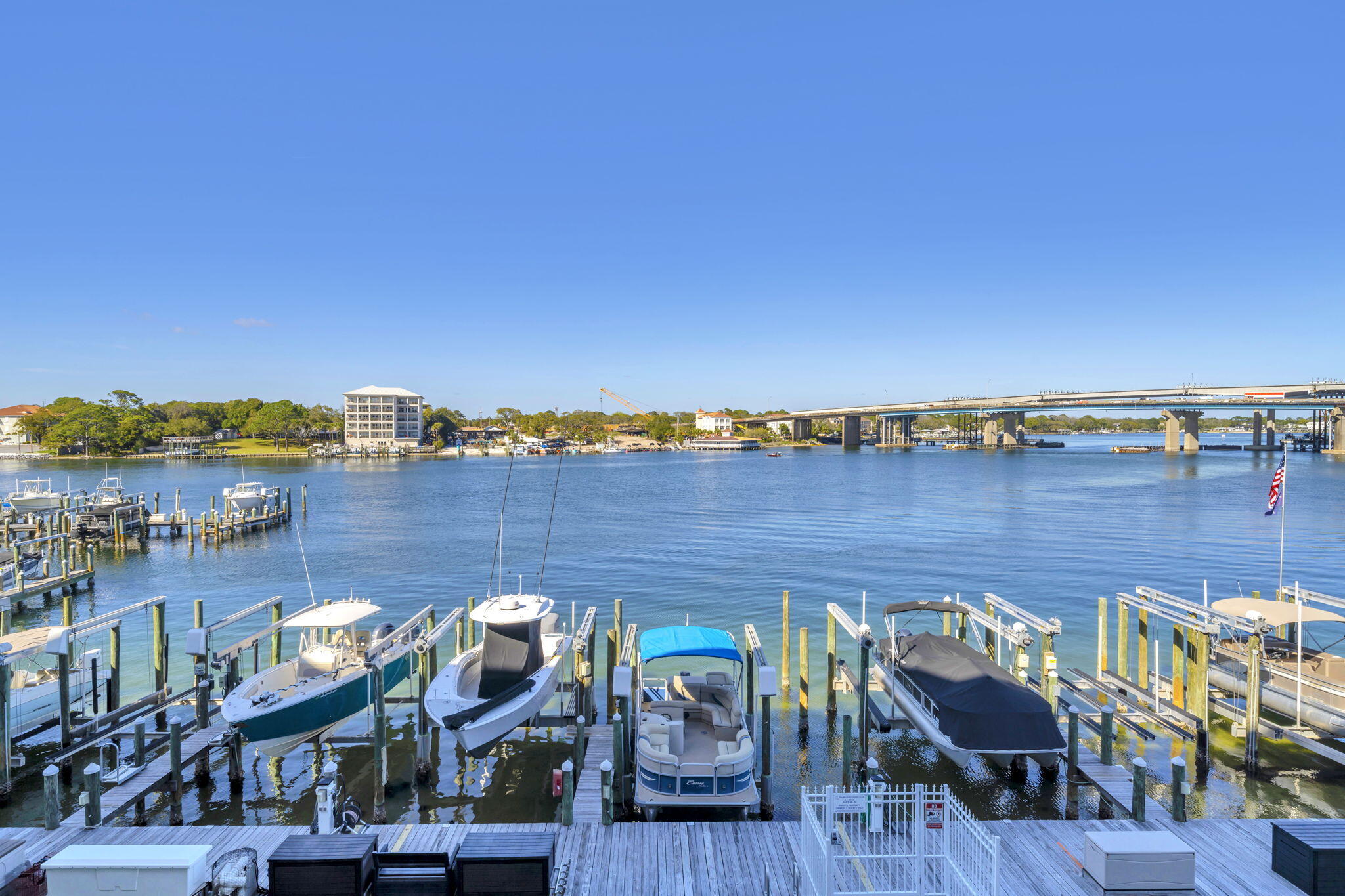 PALM COURT YACHT CLUB - Residential