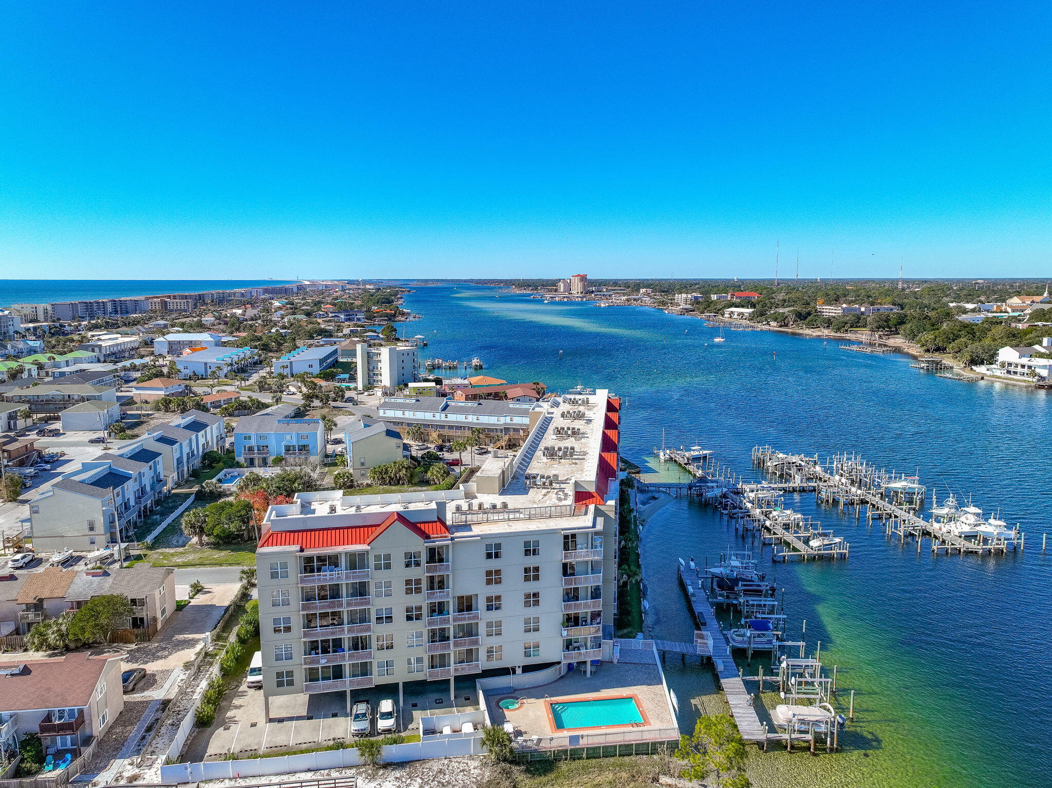 PALM COURT YACHT CLUB - Residential