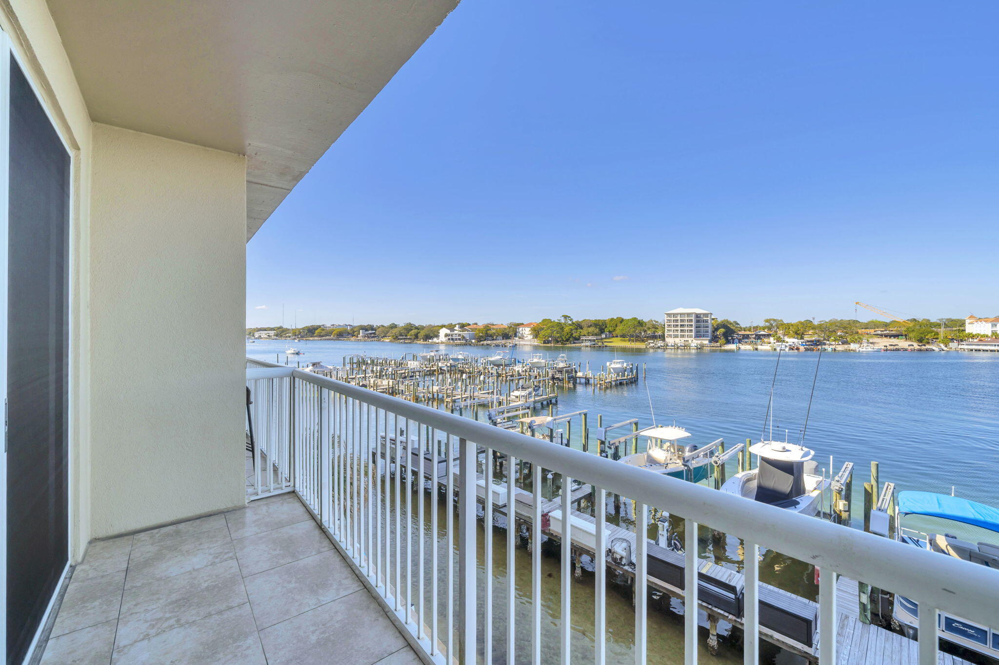 PALM COURT YACHT CLUB - Residential