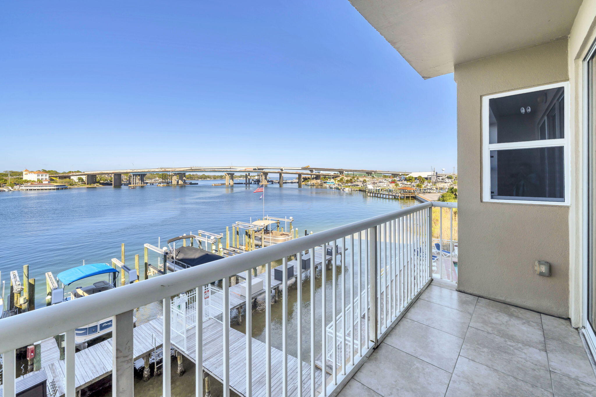 PALM COURT YACHT CLUB - Residential