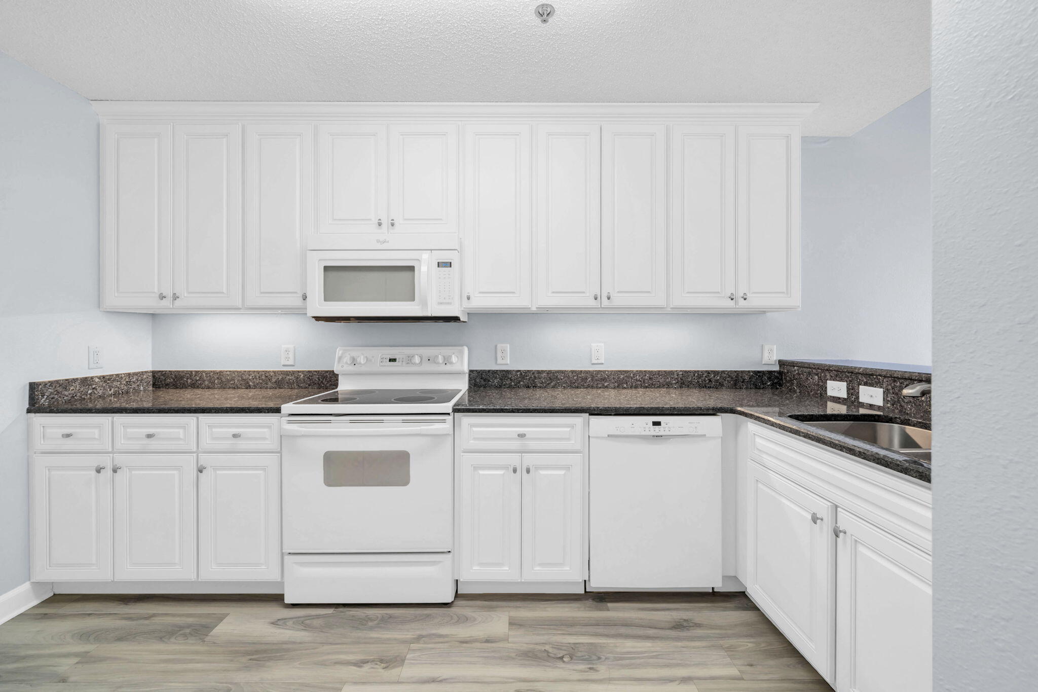 PALM COURT YACHT CLUB - Residential