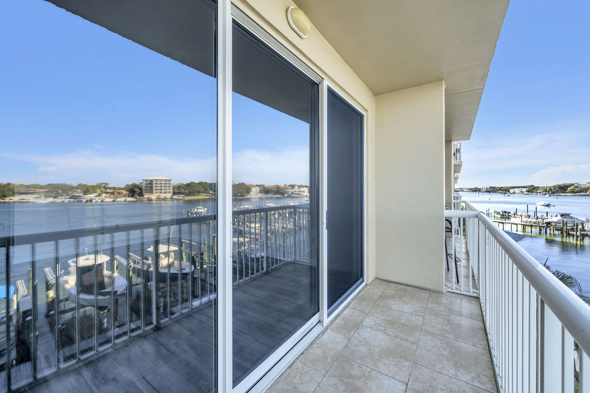 PALM COURT YACHT CLUB - Residential