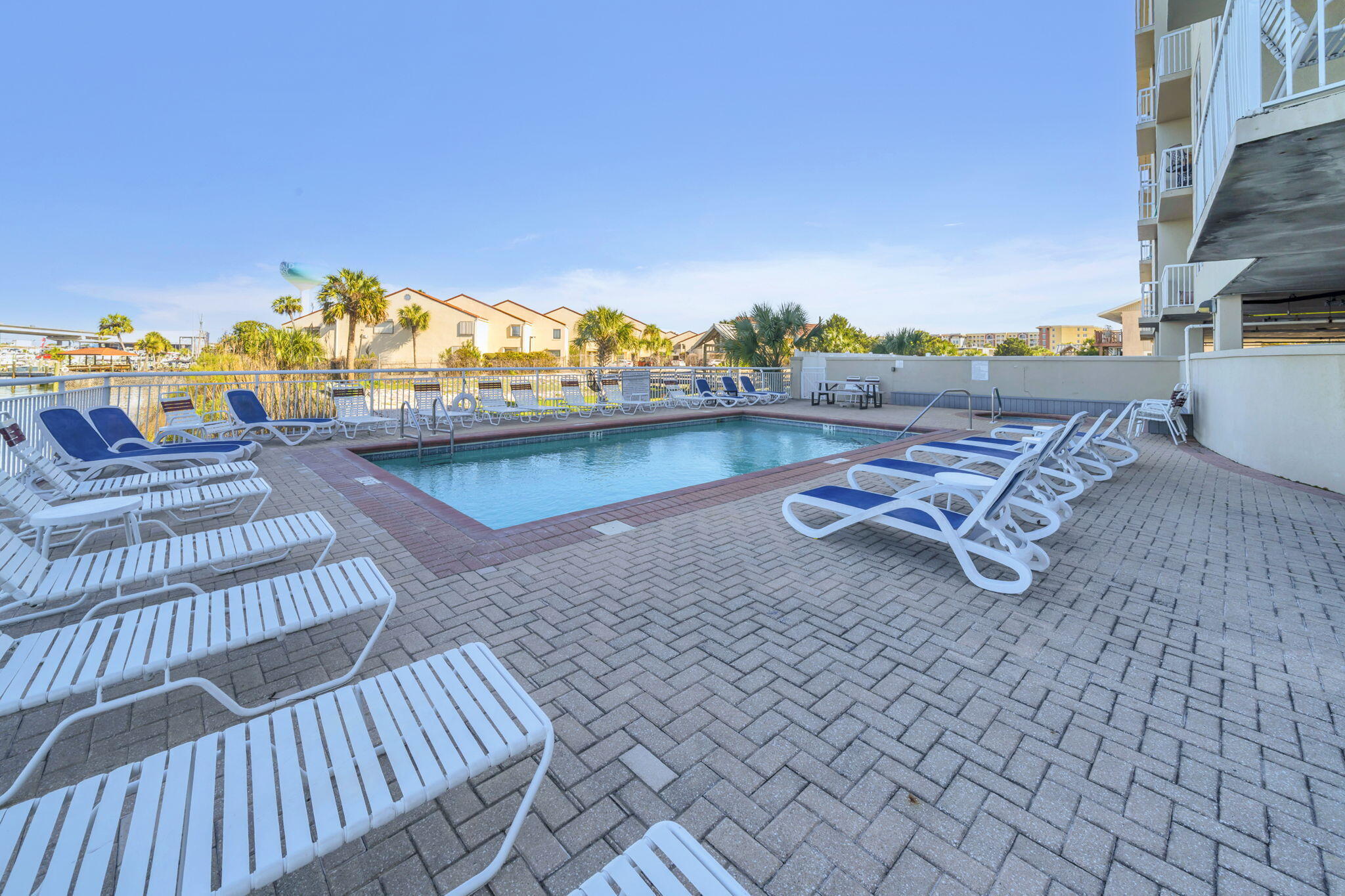 PALM COURT YACHT CLUB - Residential