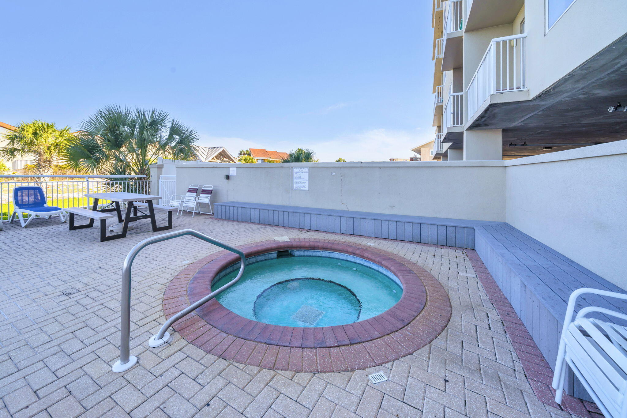 PALM COURT YACHT CLUB - Residential