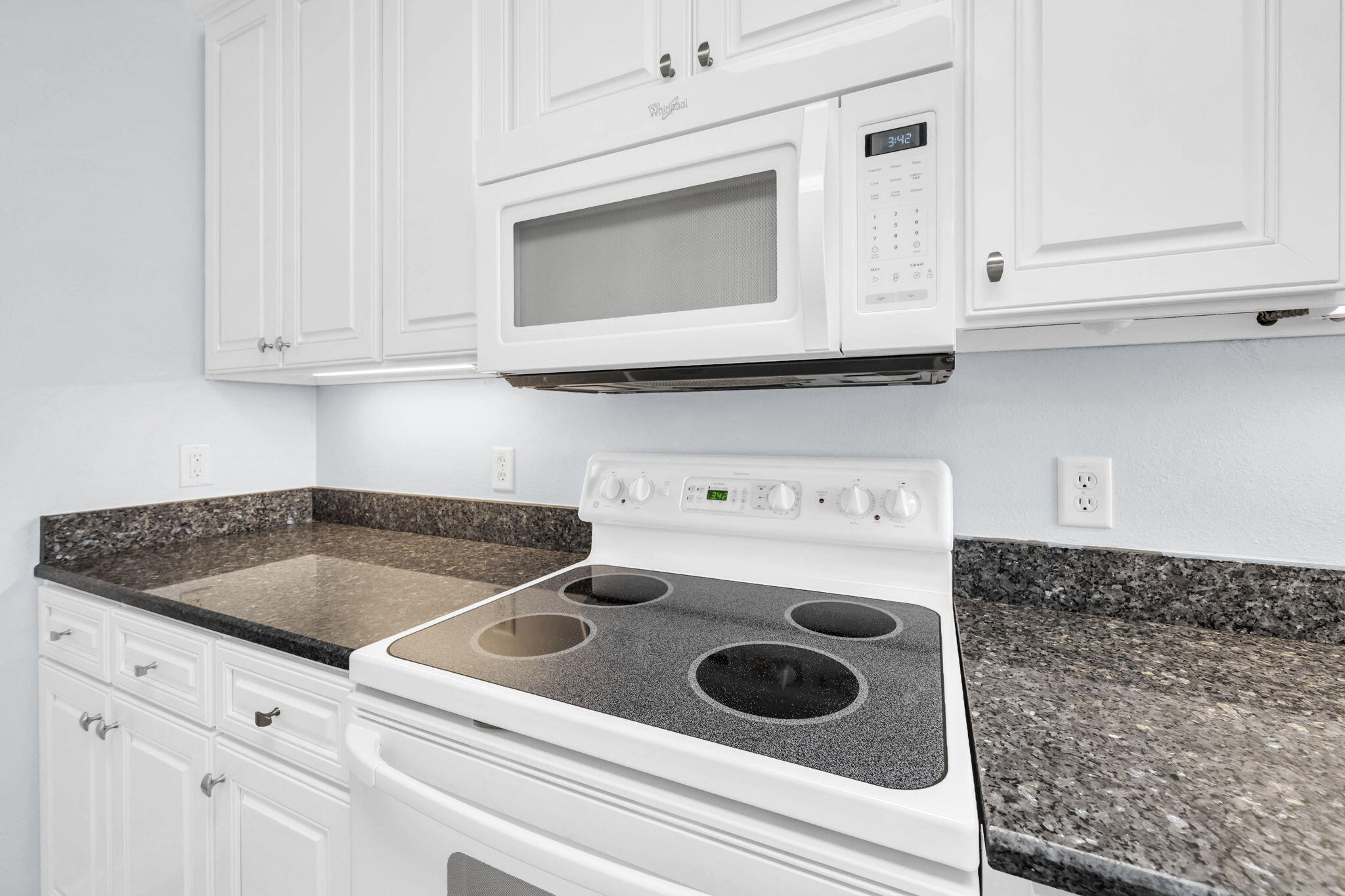 PALM COURT YACHT CLUB - Residential