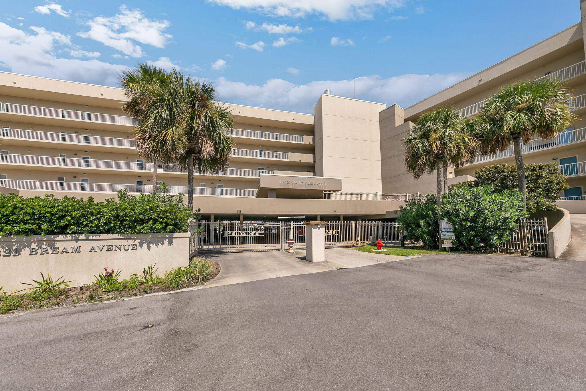 PALM COURT YACHT CLUB - Residential