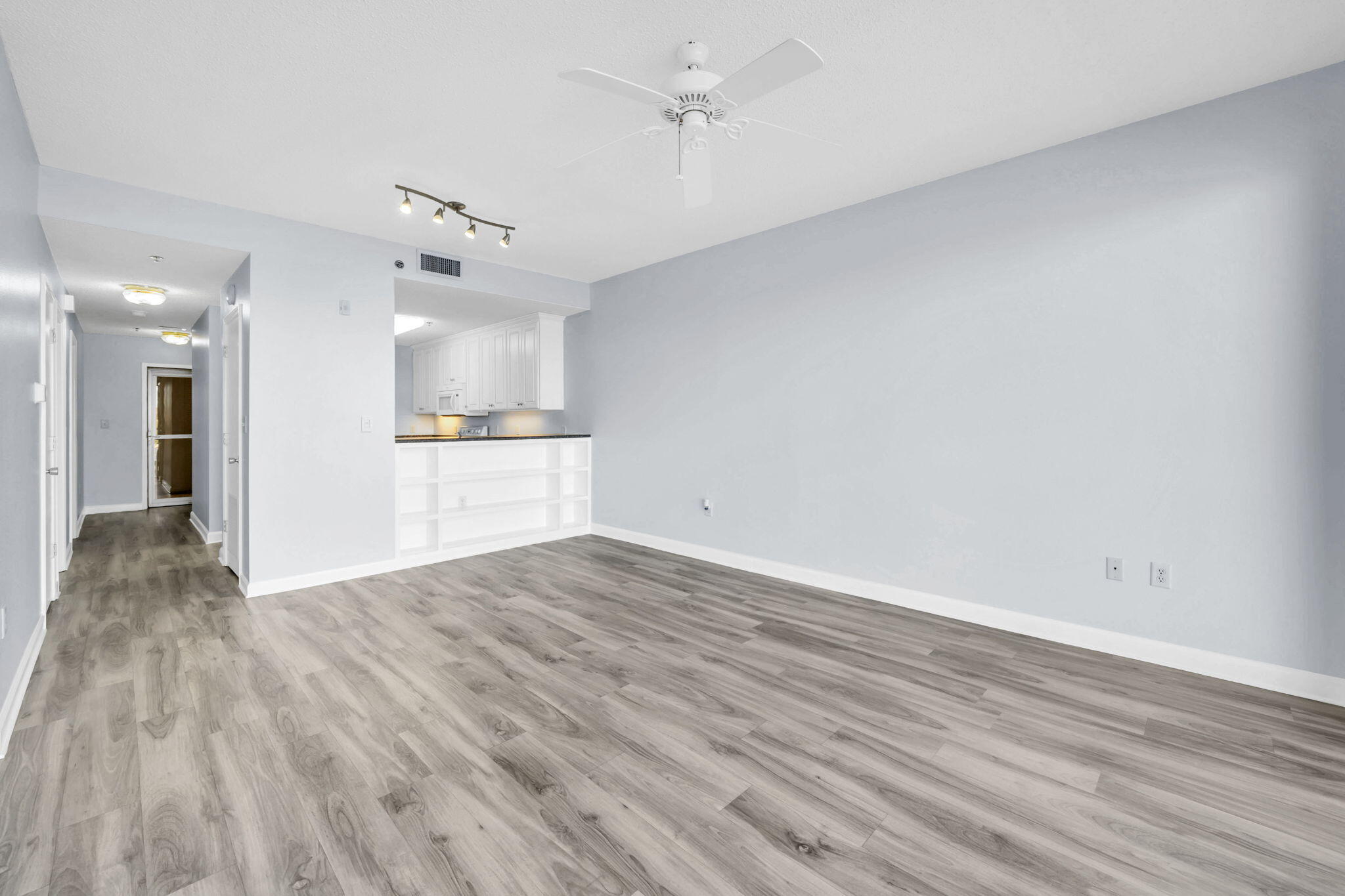 PALM COURT YACHT CLUB - Residential