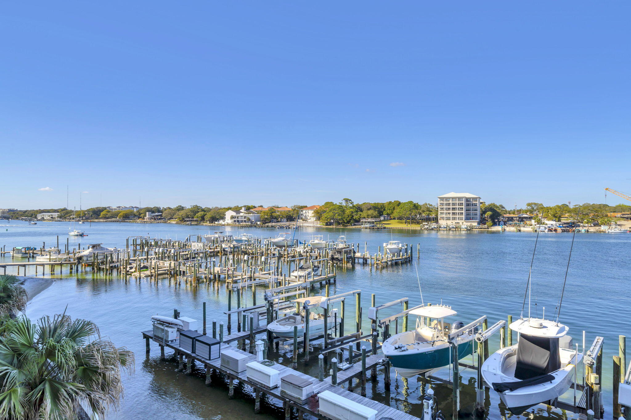 PALM COURT YACHT CLUB - Residential