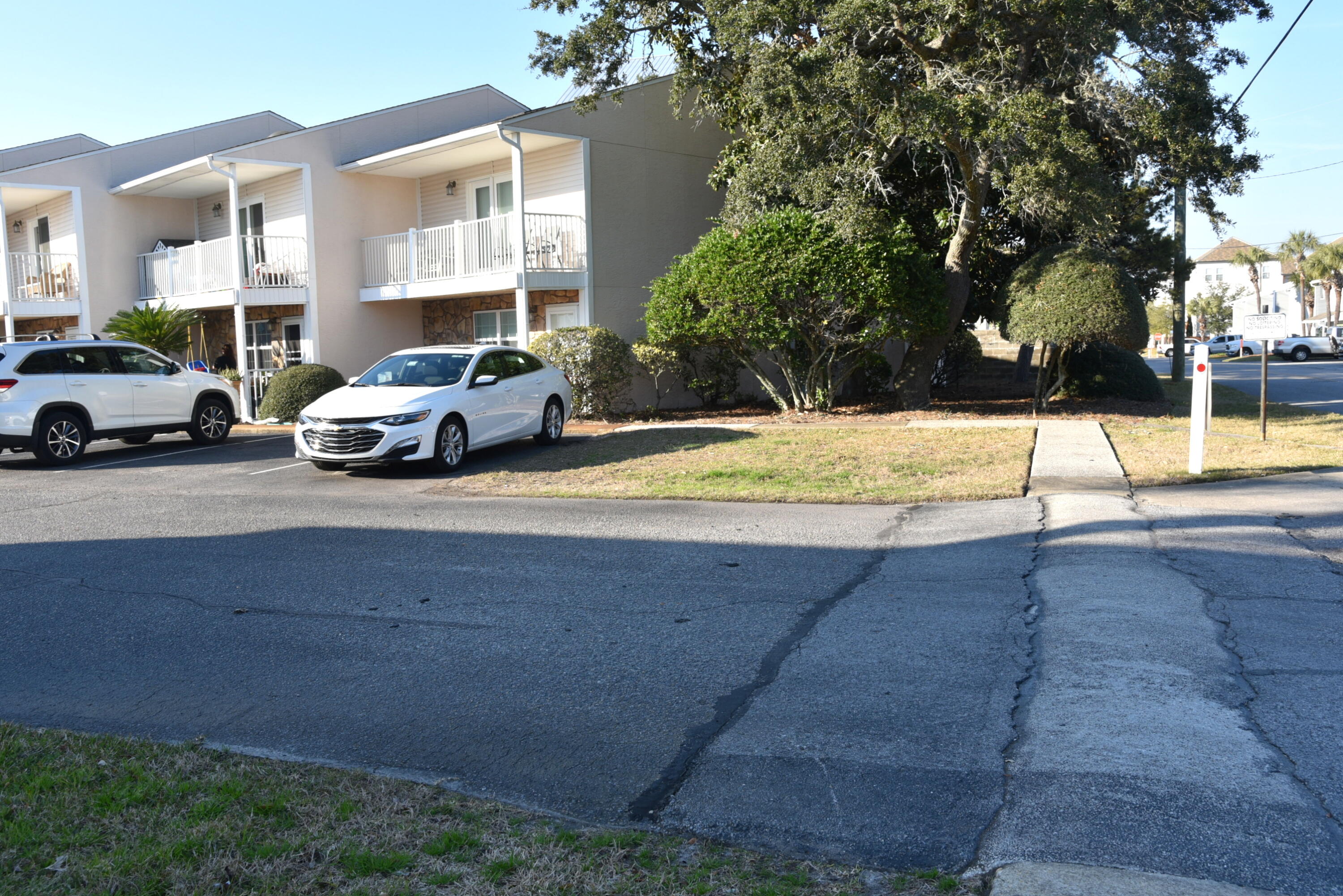 WOODLAND SHORES TOWNHOMES PHASE III - Residential