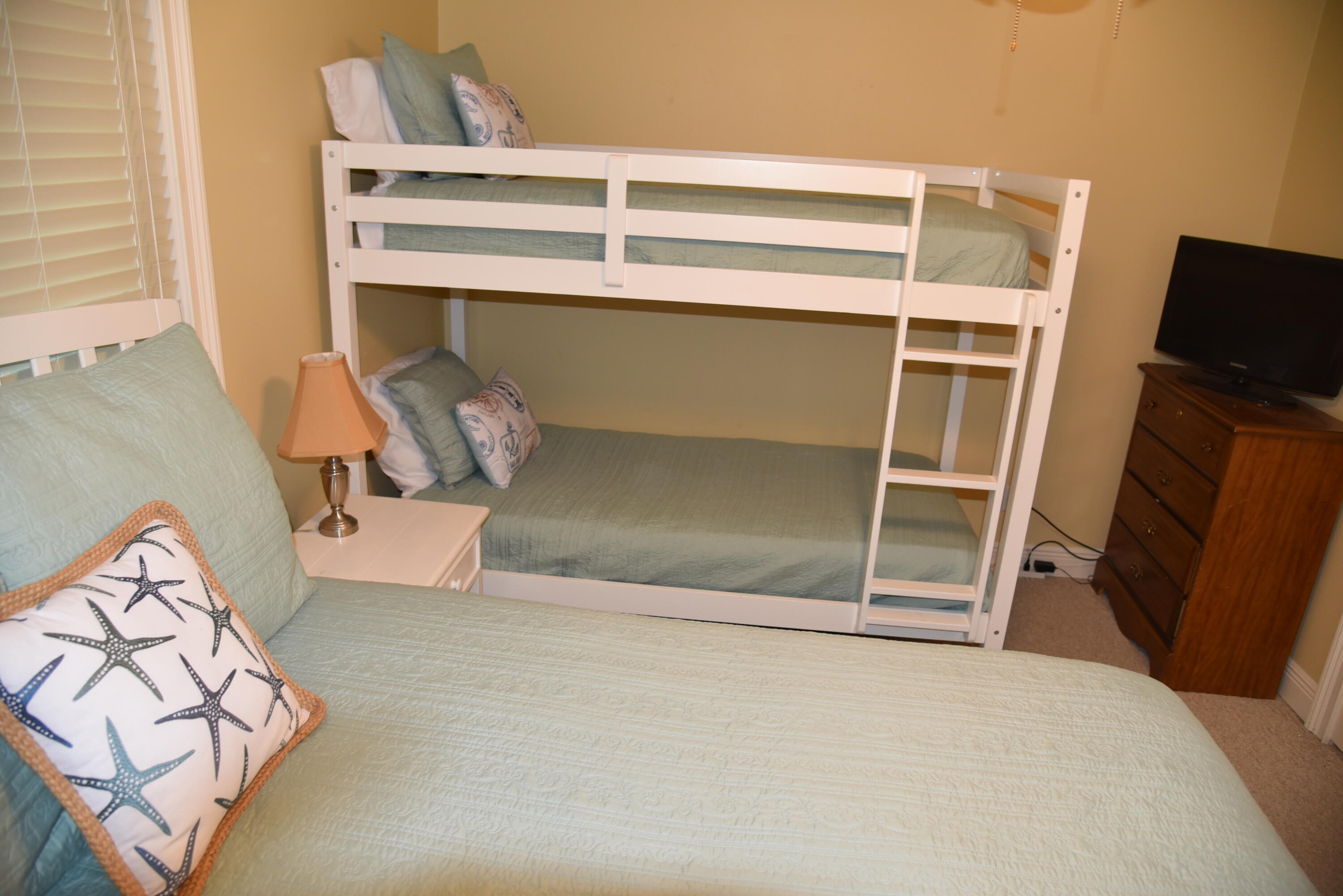 WOODLAND SHORES TOWNHOMES PHASE III - Residential