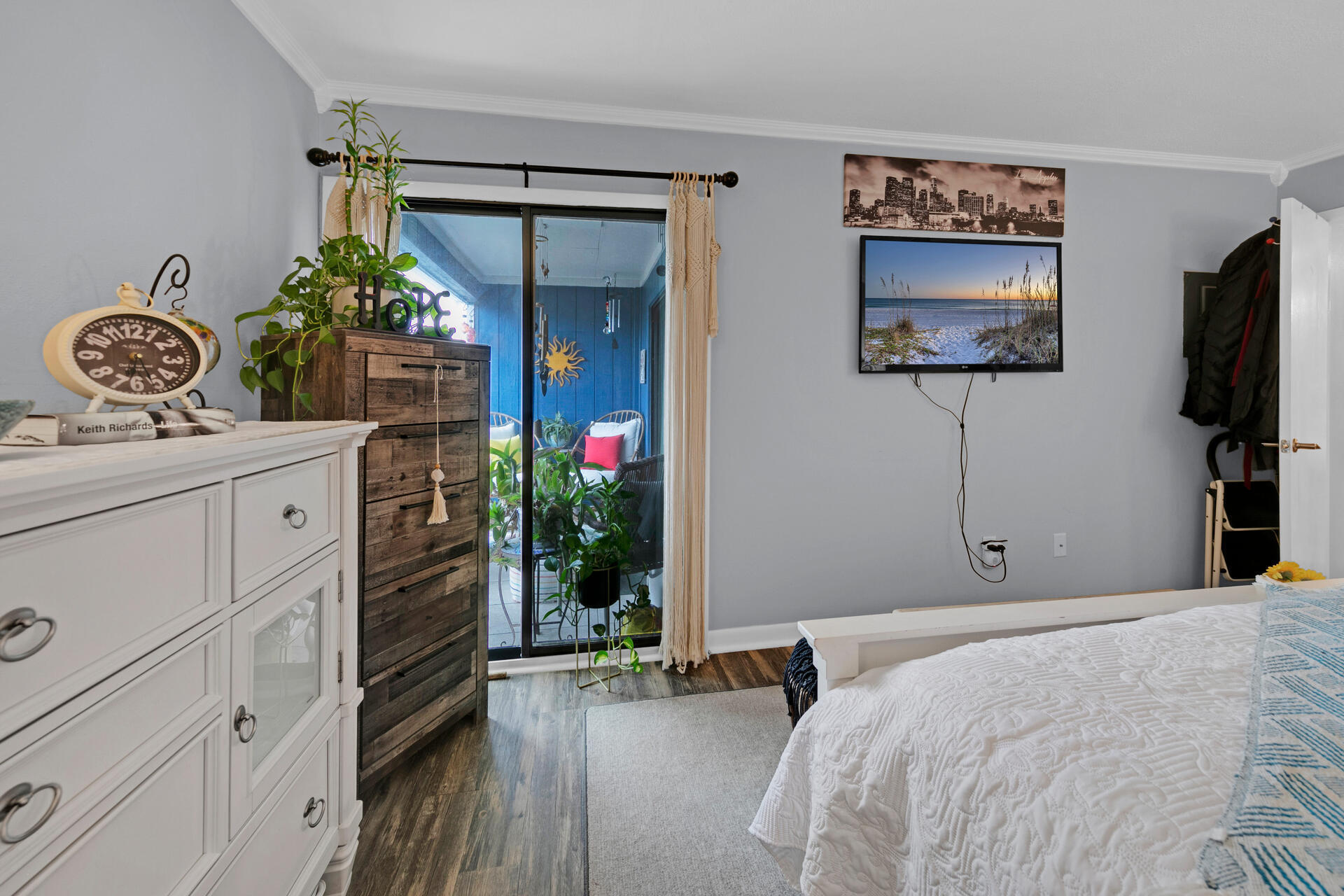 LAKEVIEW CONDO - Residential