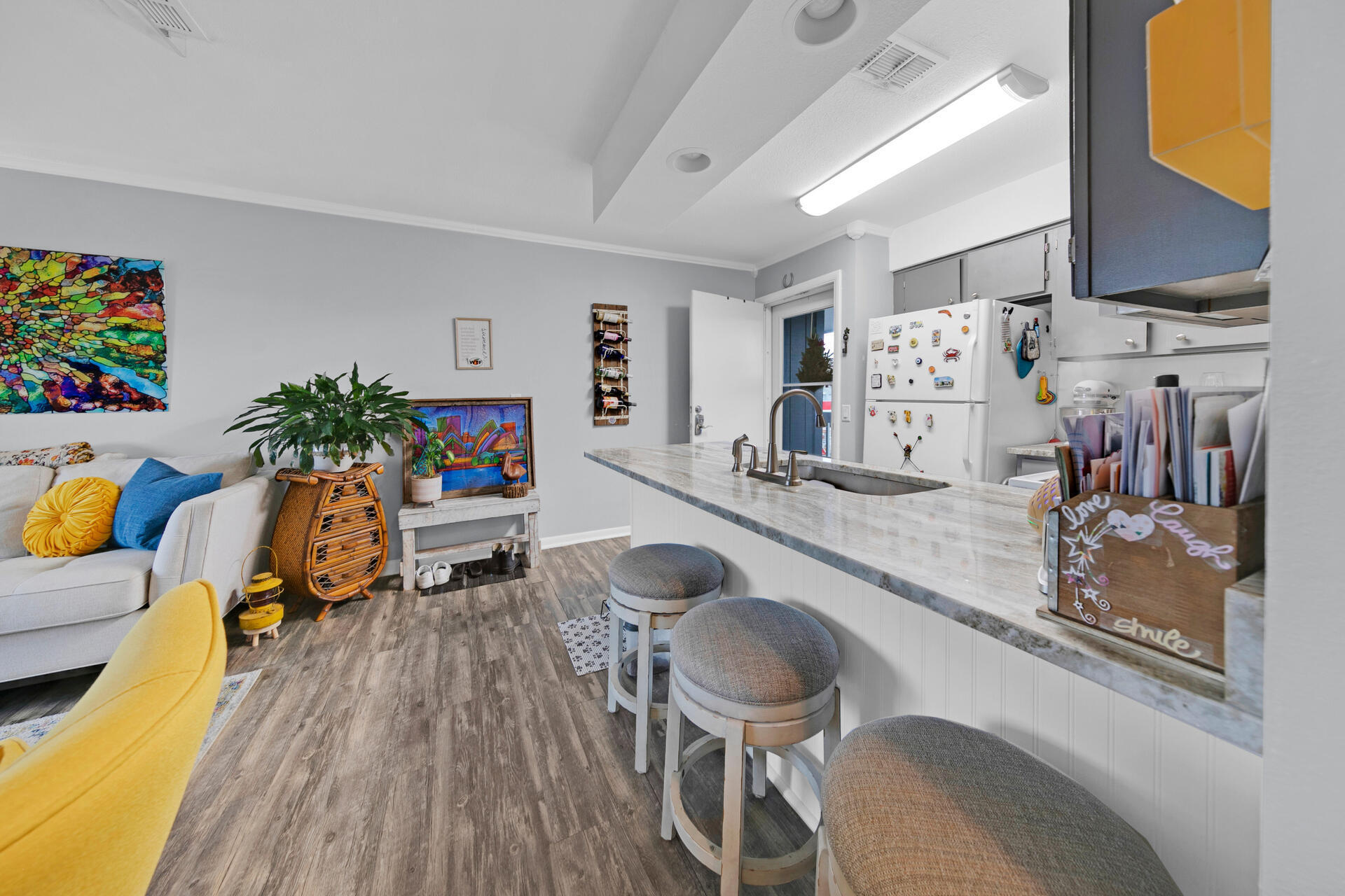 LAKEVIEW CONDO - Residential