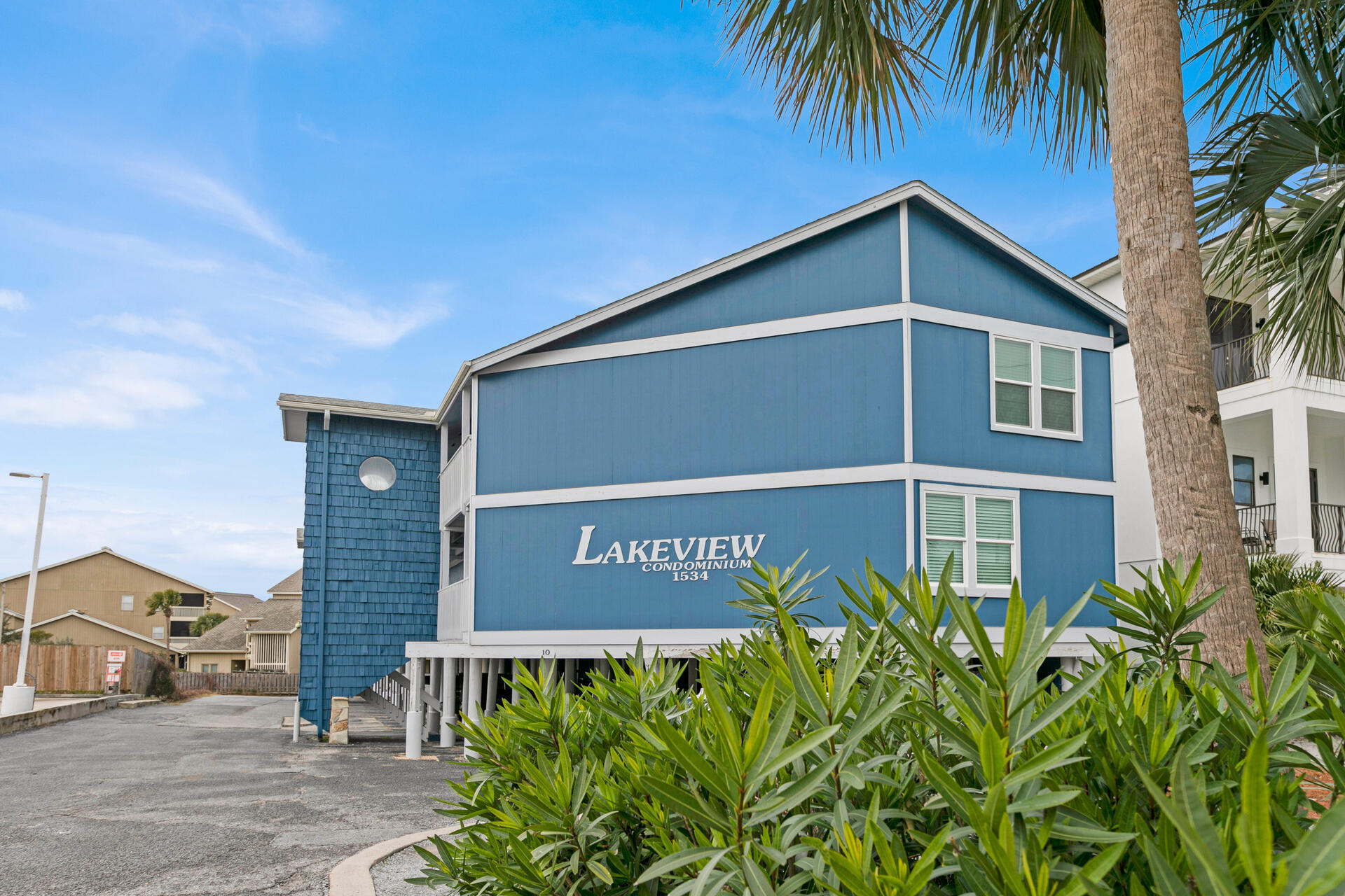 LAKEVIEW CONDO - Residential