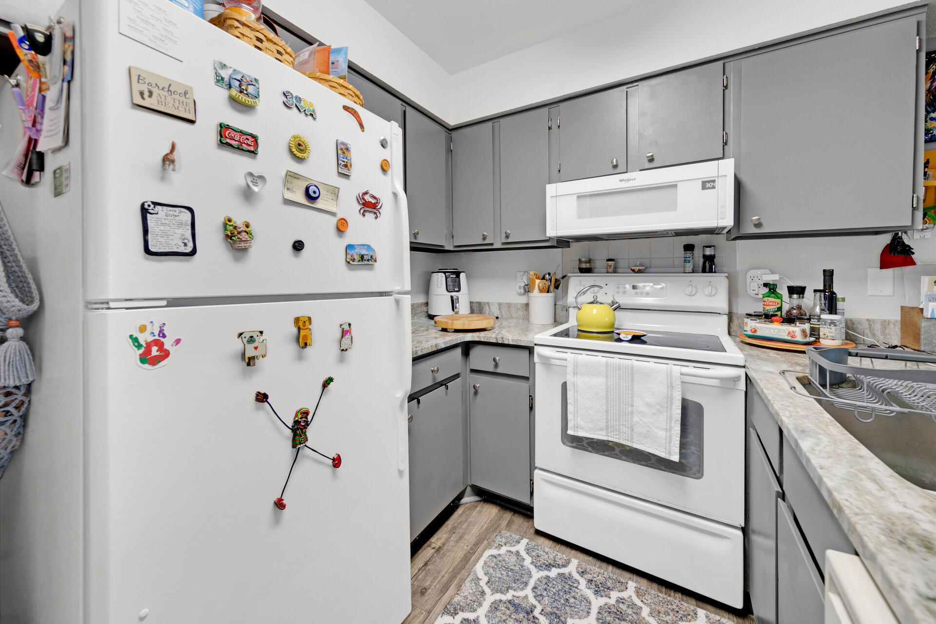 LAKEVIEW CONDO - Residential