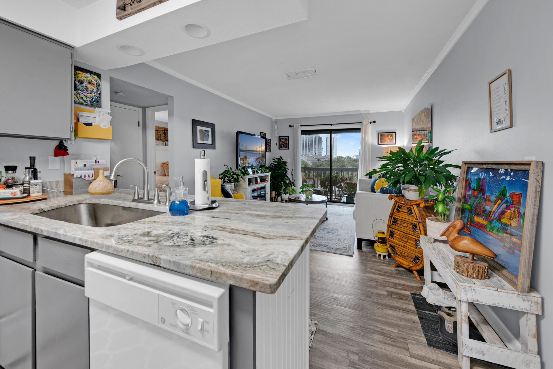 LAKEVIEW CONDO - Residential