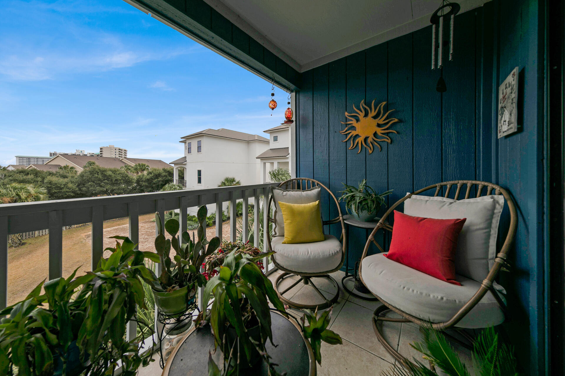 LAKEVIEW CONDO - Residential