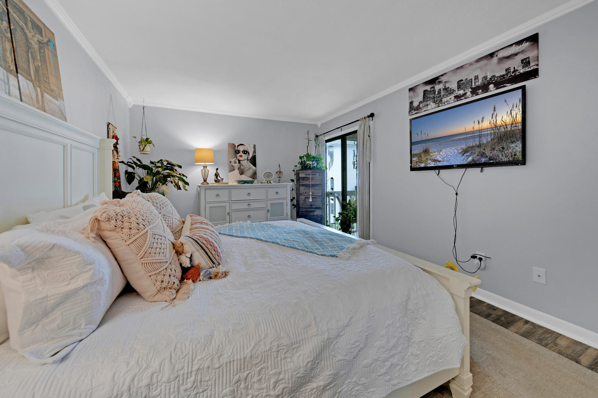 LAKEVIEW CONDO - Residential