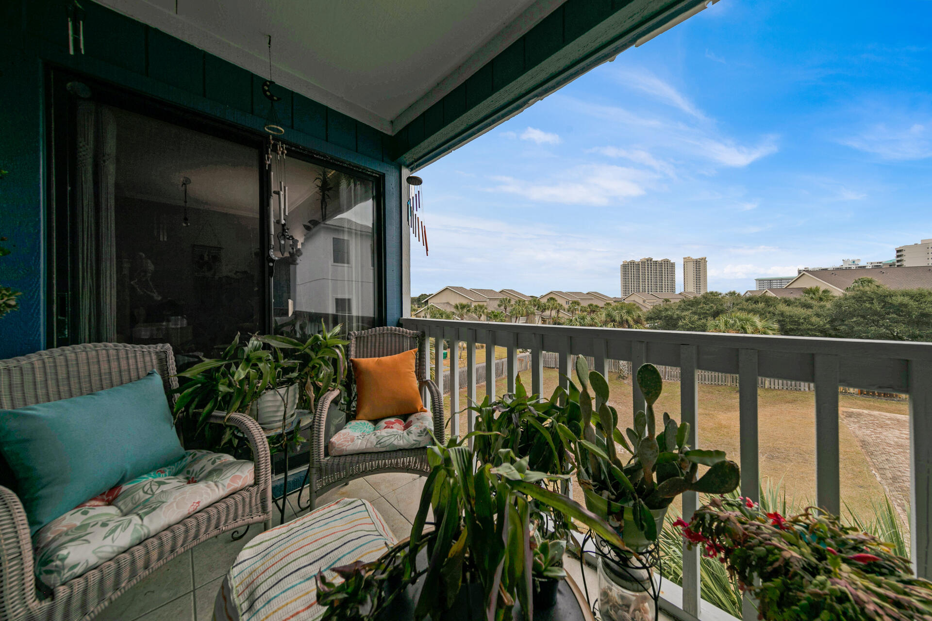 LAKEVIEW CONDO - Residential