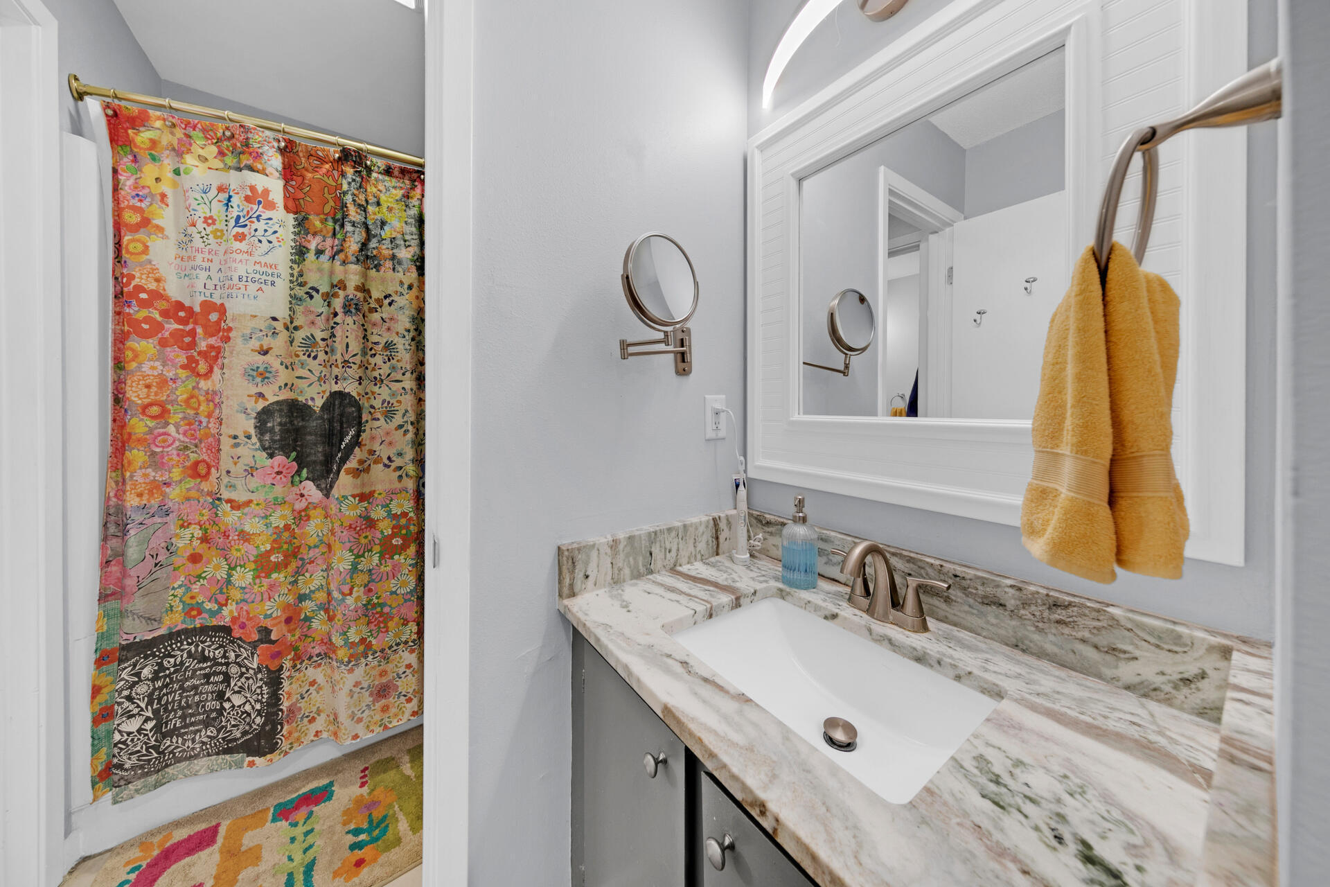 LAKEVIEW CONDO - Residential