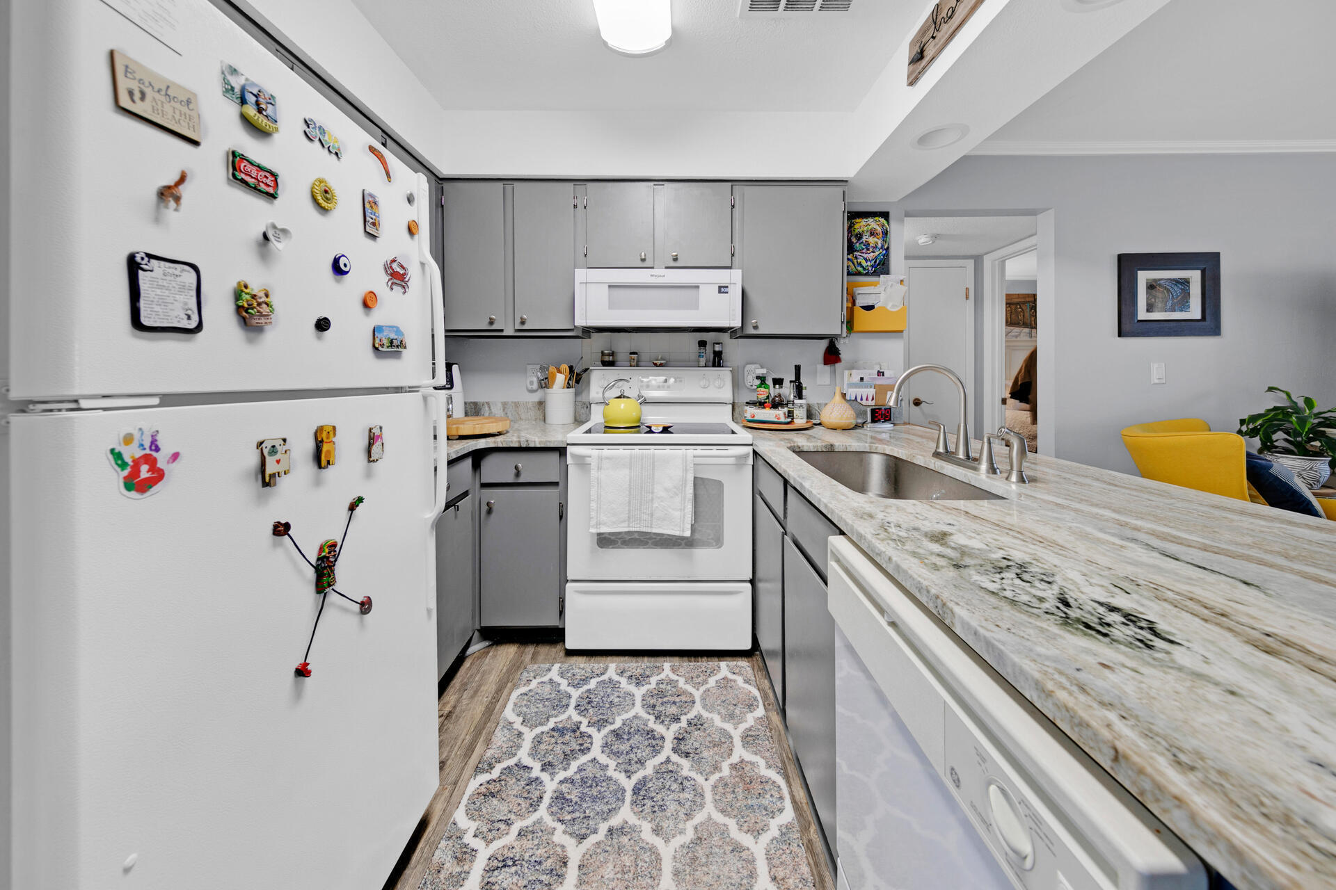 LAKEVIEW CONDO - Residential